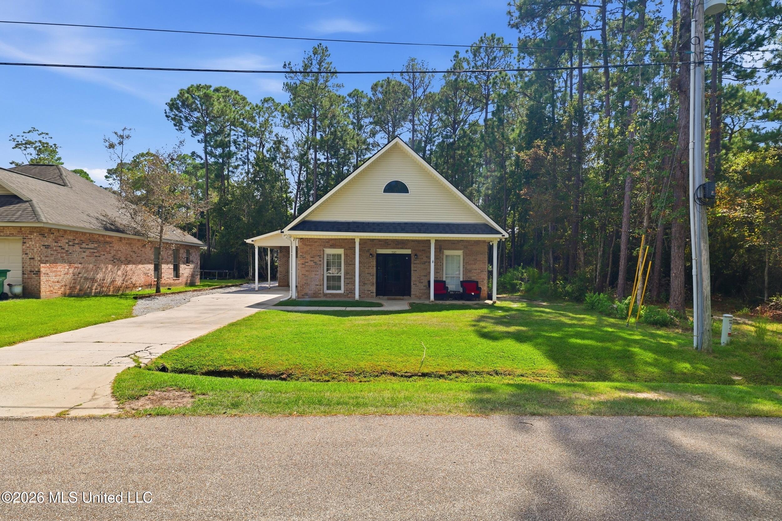 737 Ieke Circle Property Photo 3