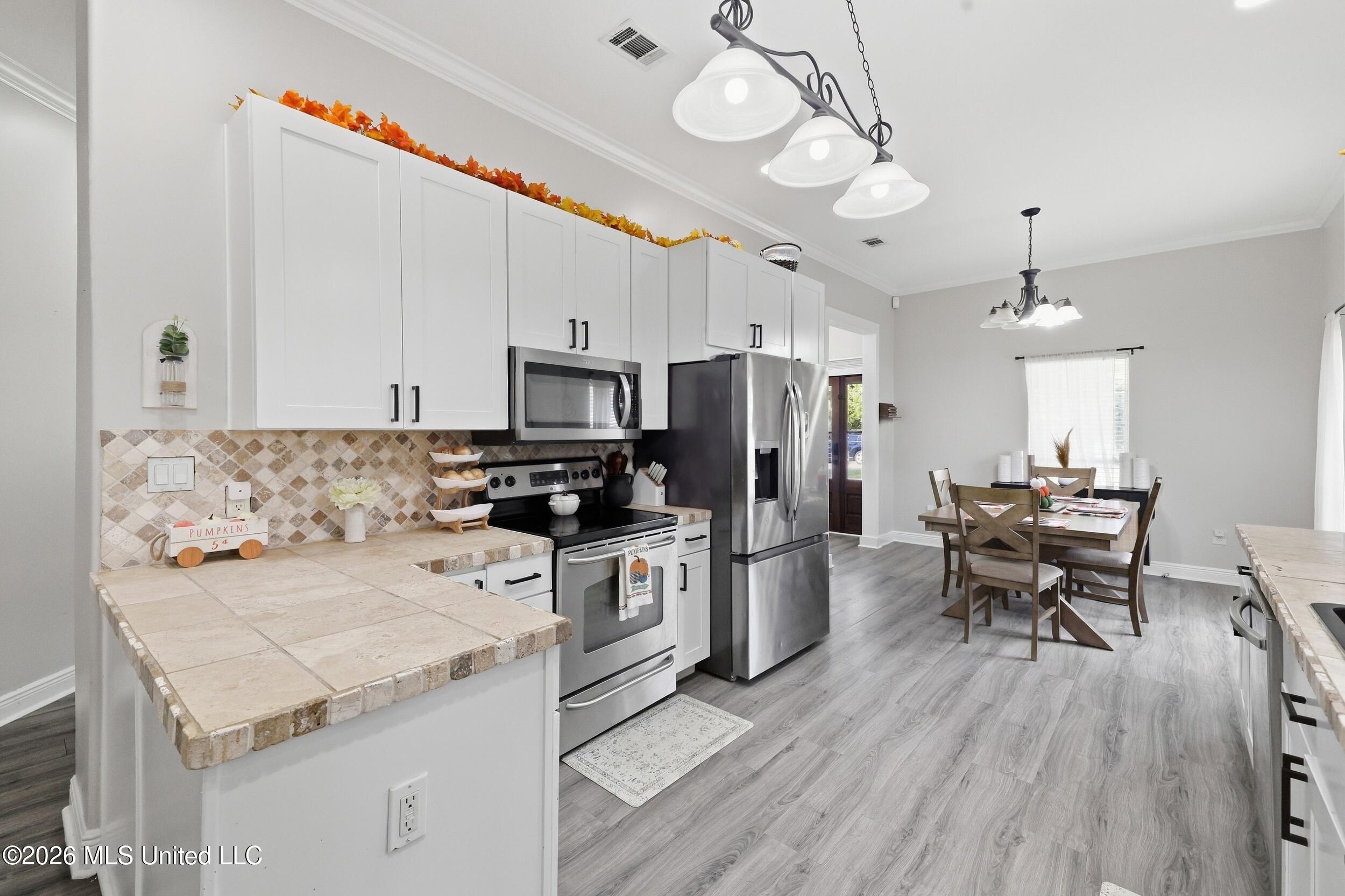 737 Ieke Circle Property Photo 14
