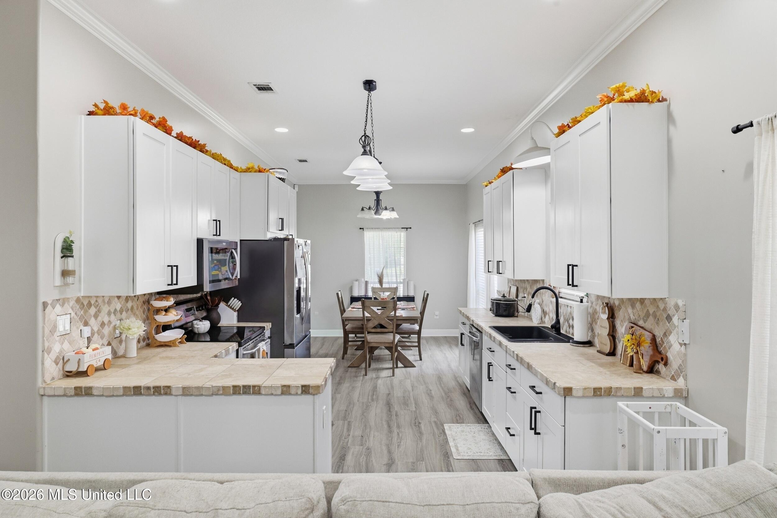 737 Ieke Circle Property Photo 15