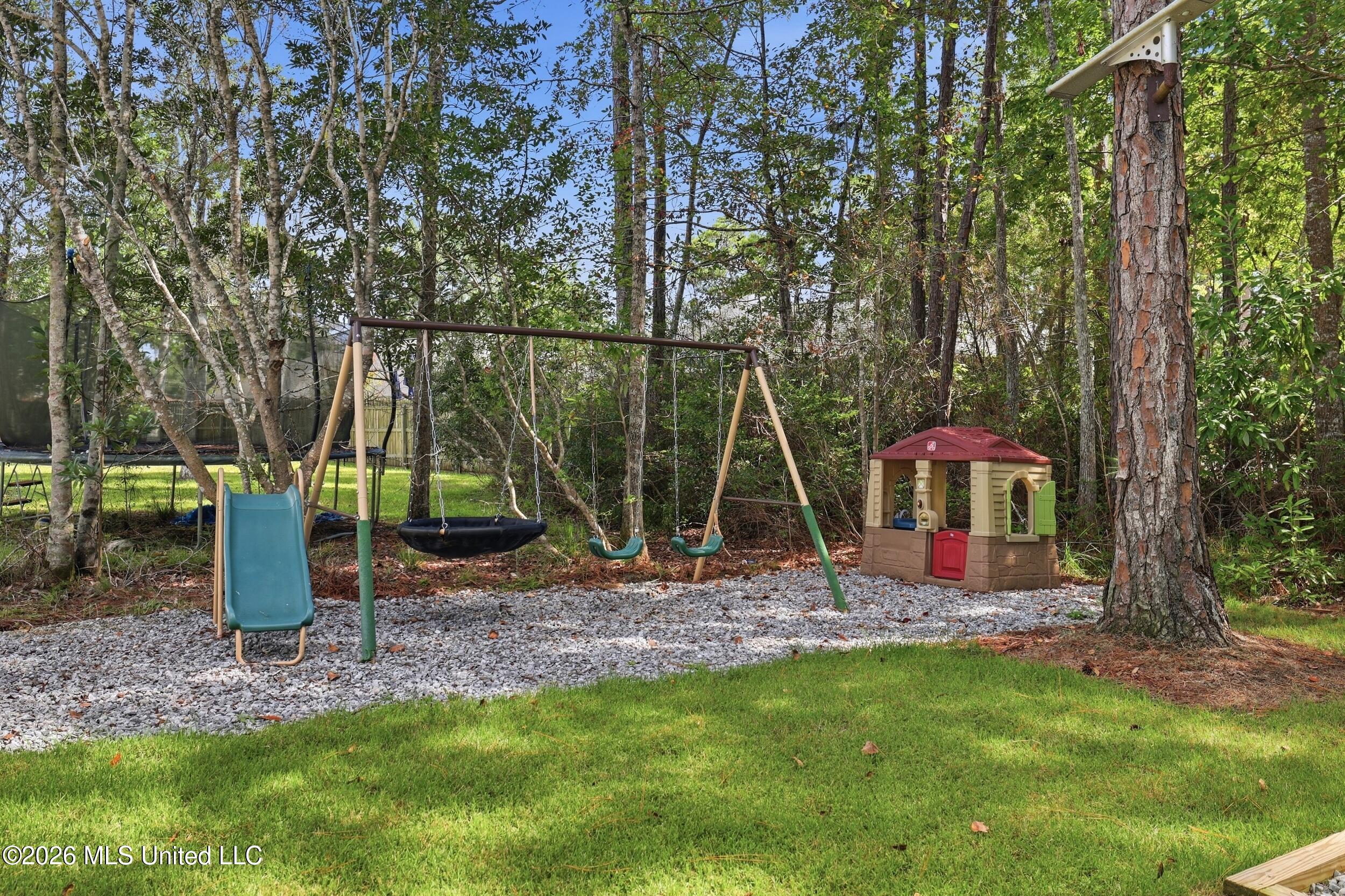 737 Ieke Circle Property Photo 34