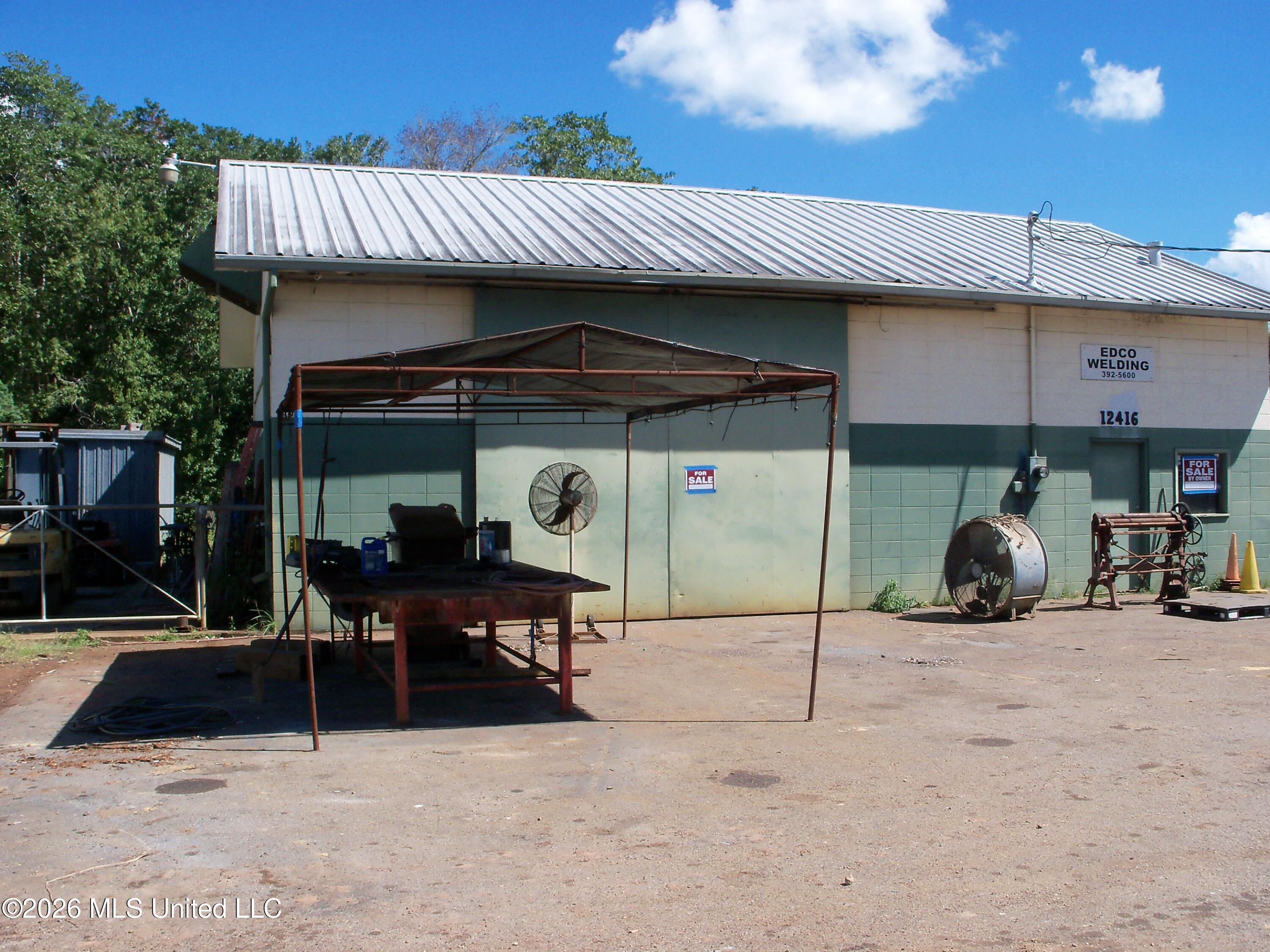 12416 John Lee Road Property Photo 1