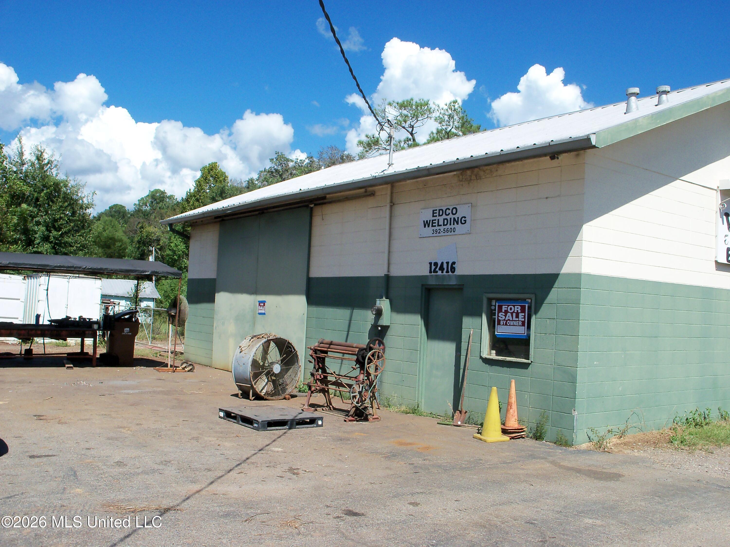 12416 John Lee Road Property Photo 2