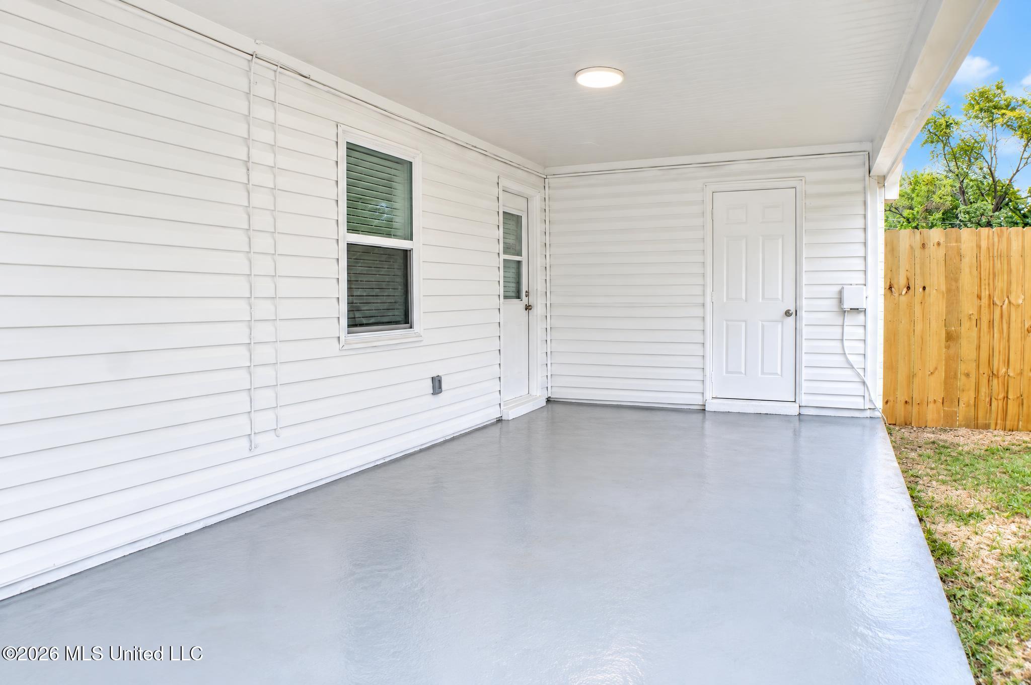 6460 Yorkshire Road Property Photo 3