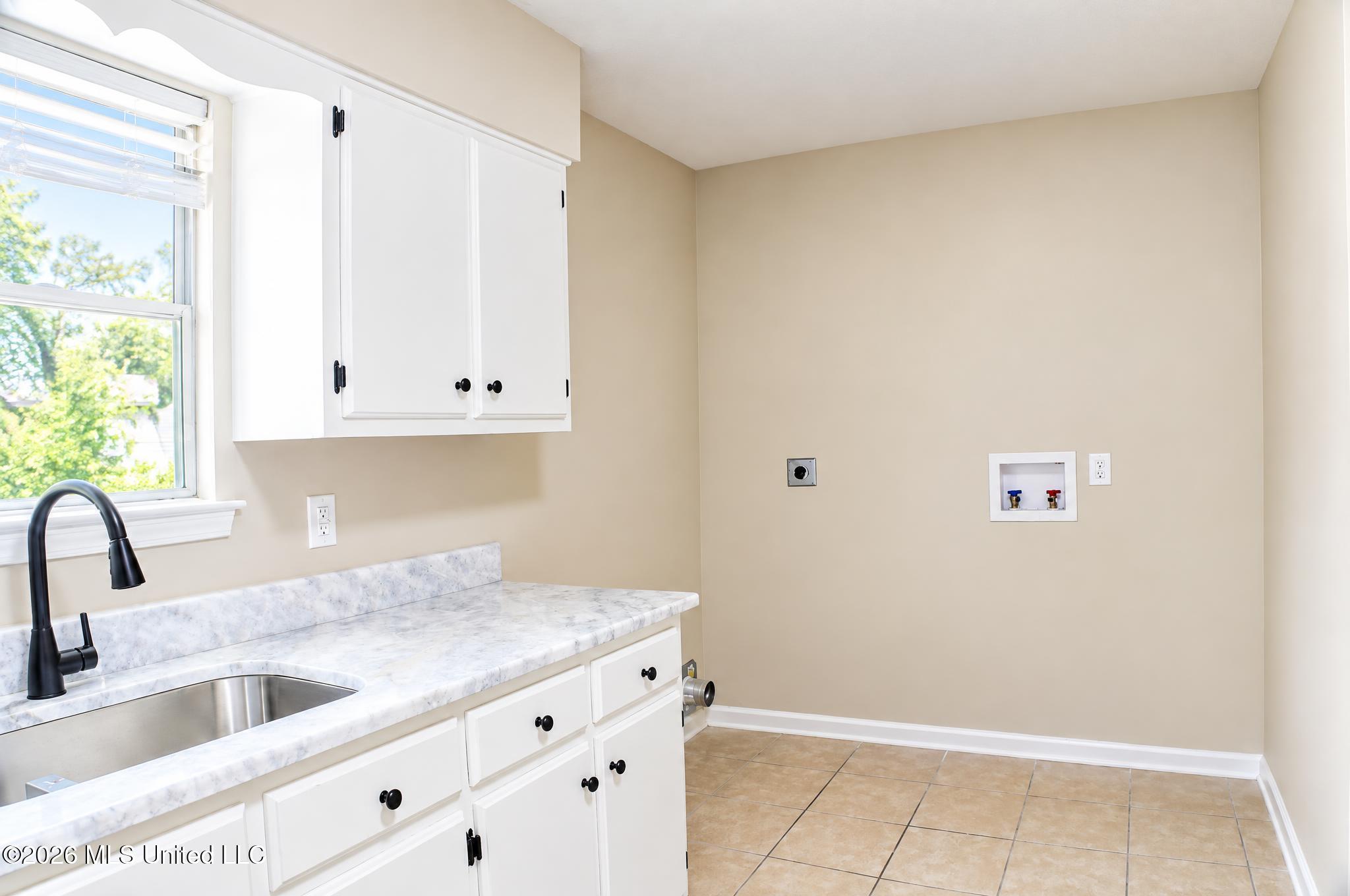 6460 Yorkshire Road Property Photo 6