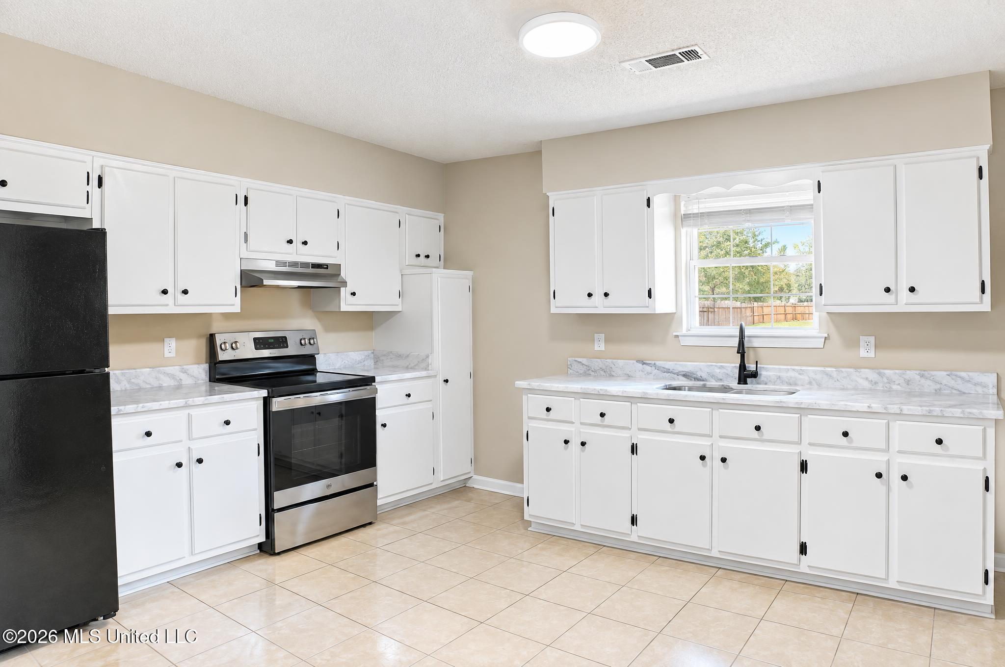 6460 Yorkshire Road Property Photo 7