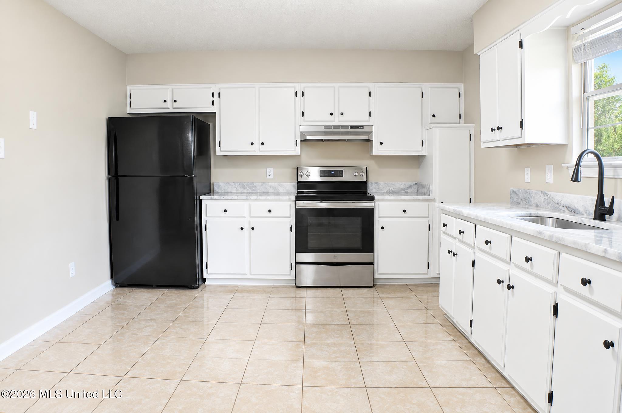 6460 Yorkshire Road Property Photo 8