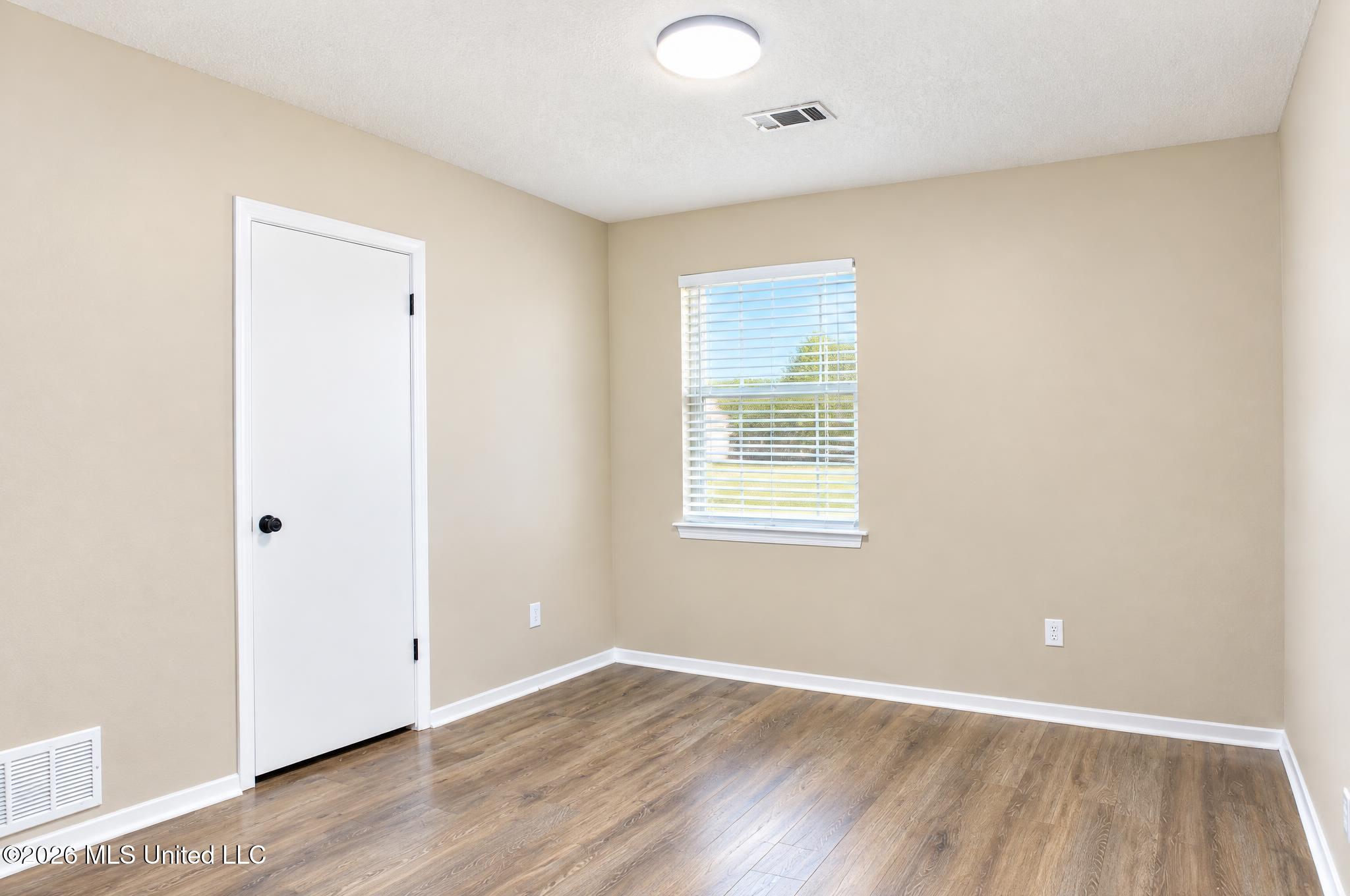 6460 Yorkshire Road Property Photo 11
