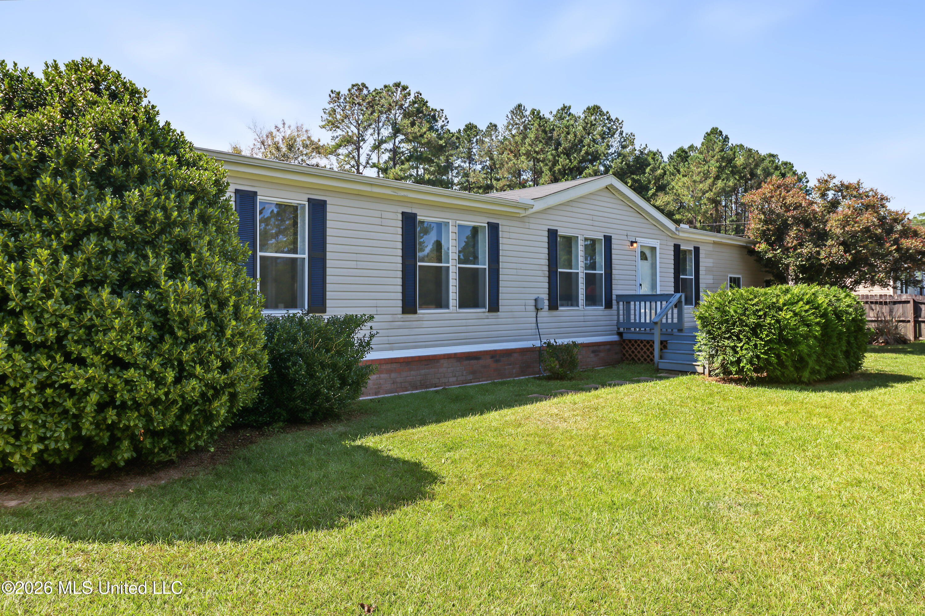 8805 Kingswood Drive Property Photo 2
