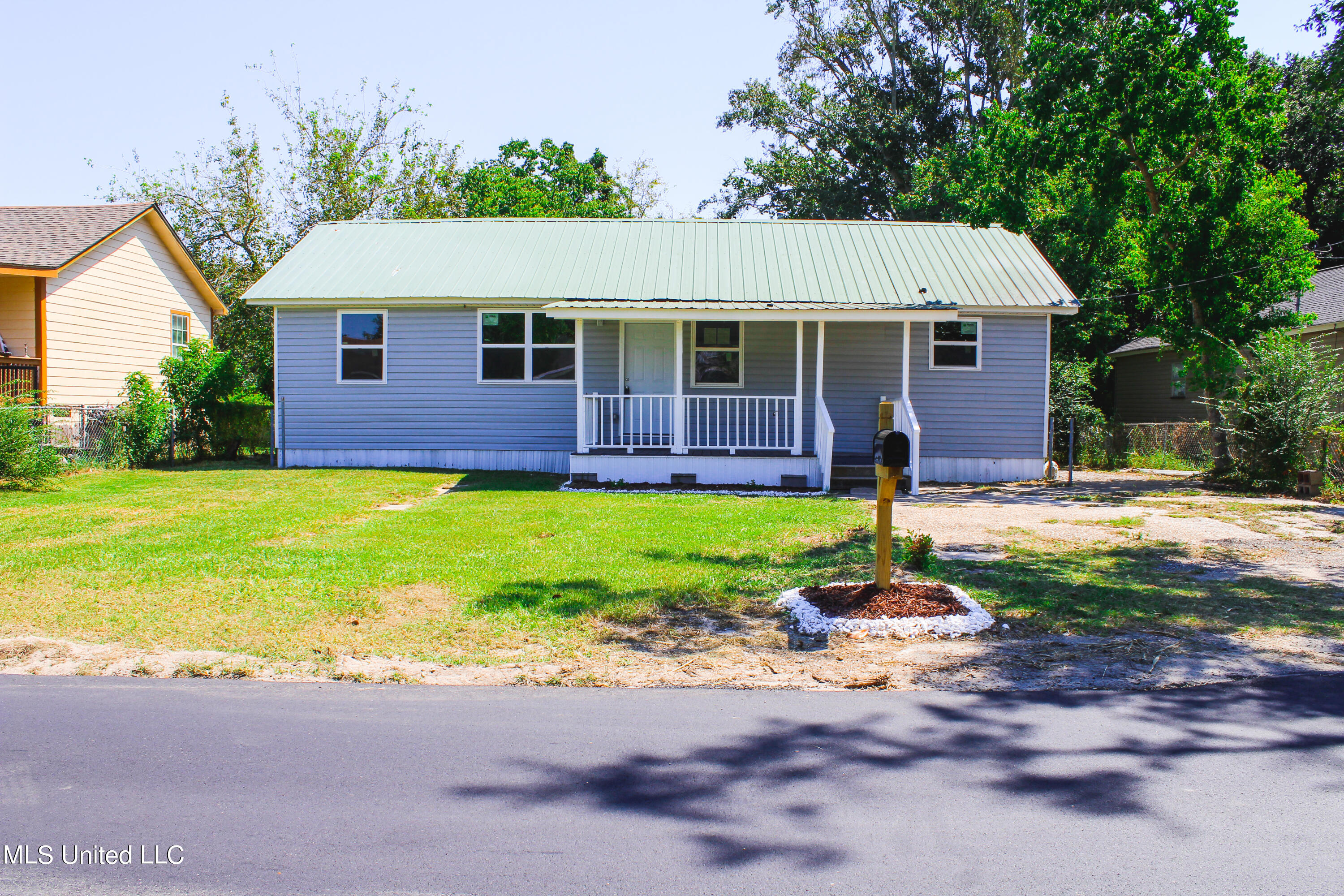 1412 Genevieve Drive Property Photo 1