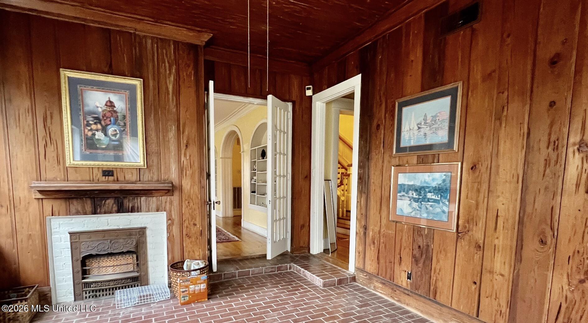 1211 River Road Property Photo 10