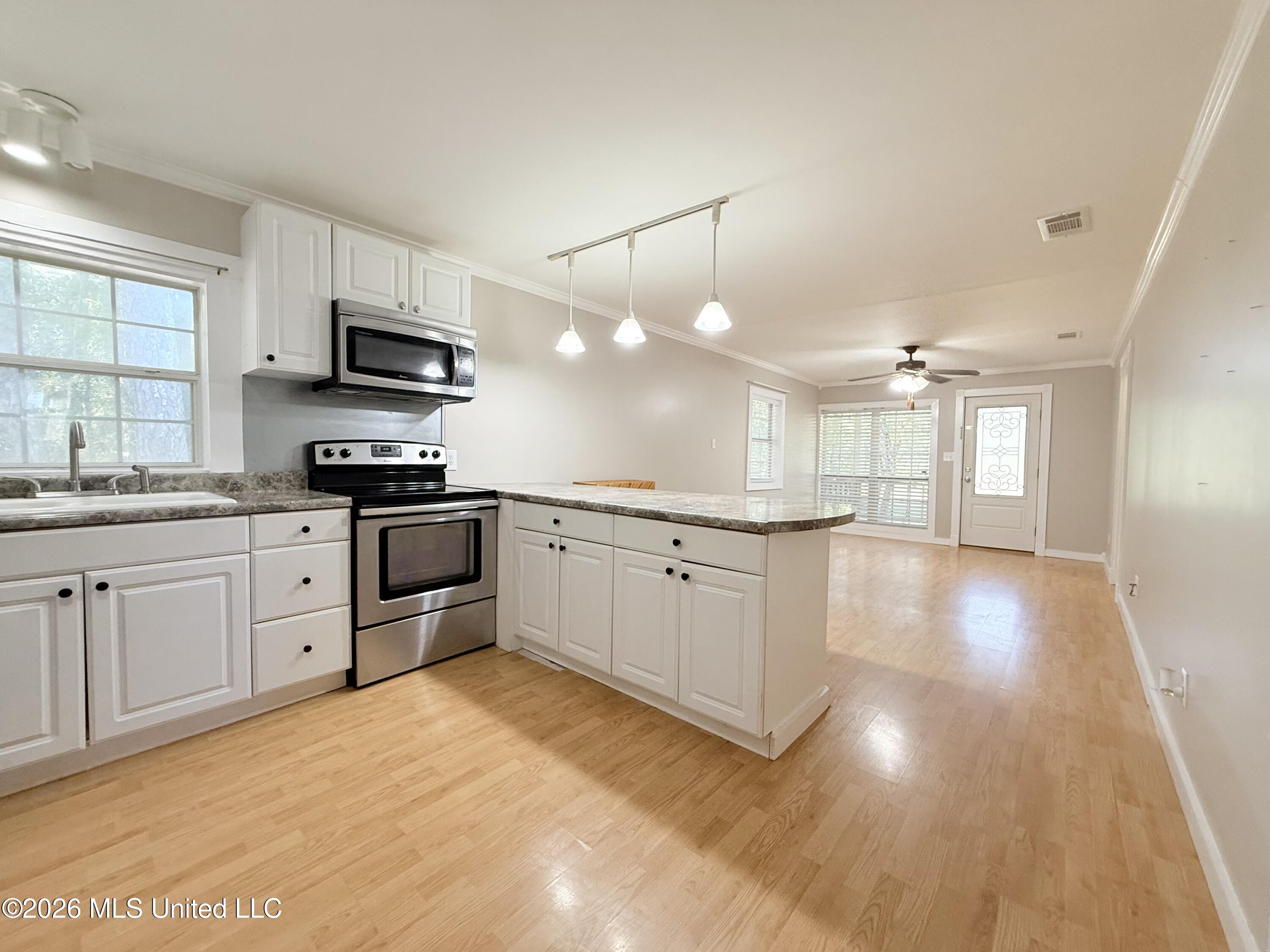 645 Zetus Road Property Photo 7