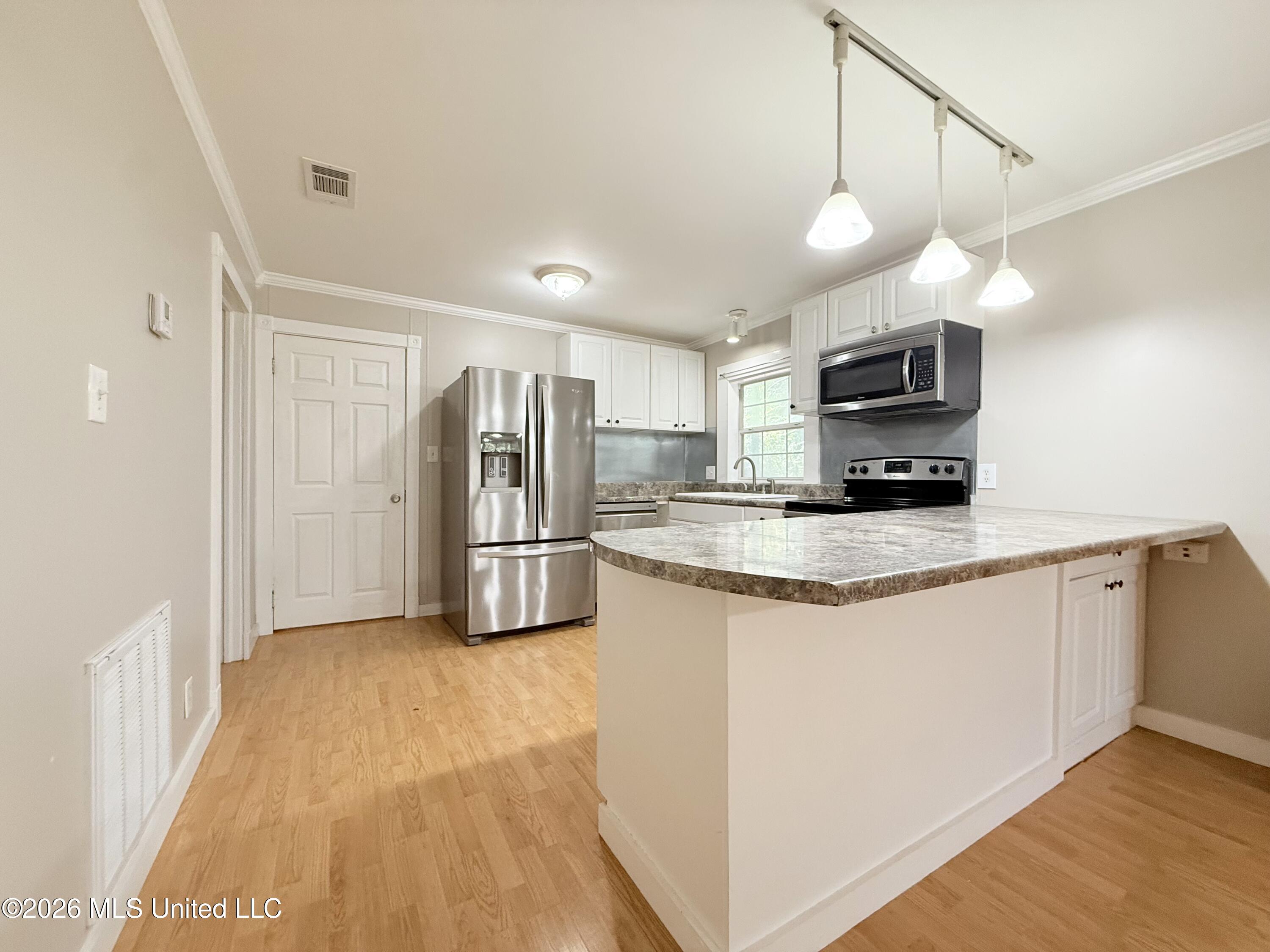 645 Zetus Road Property Photo 8