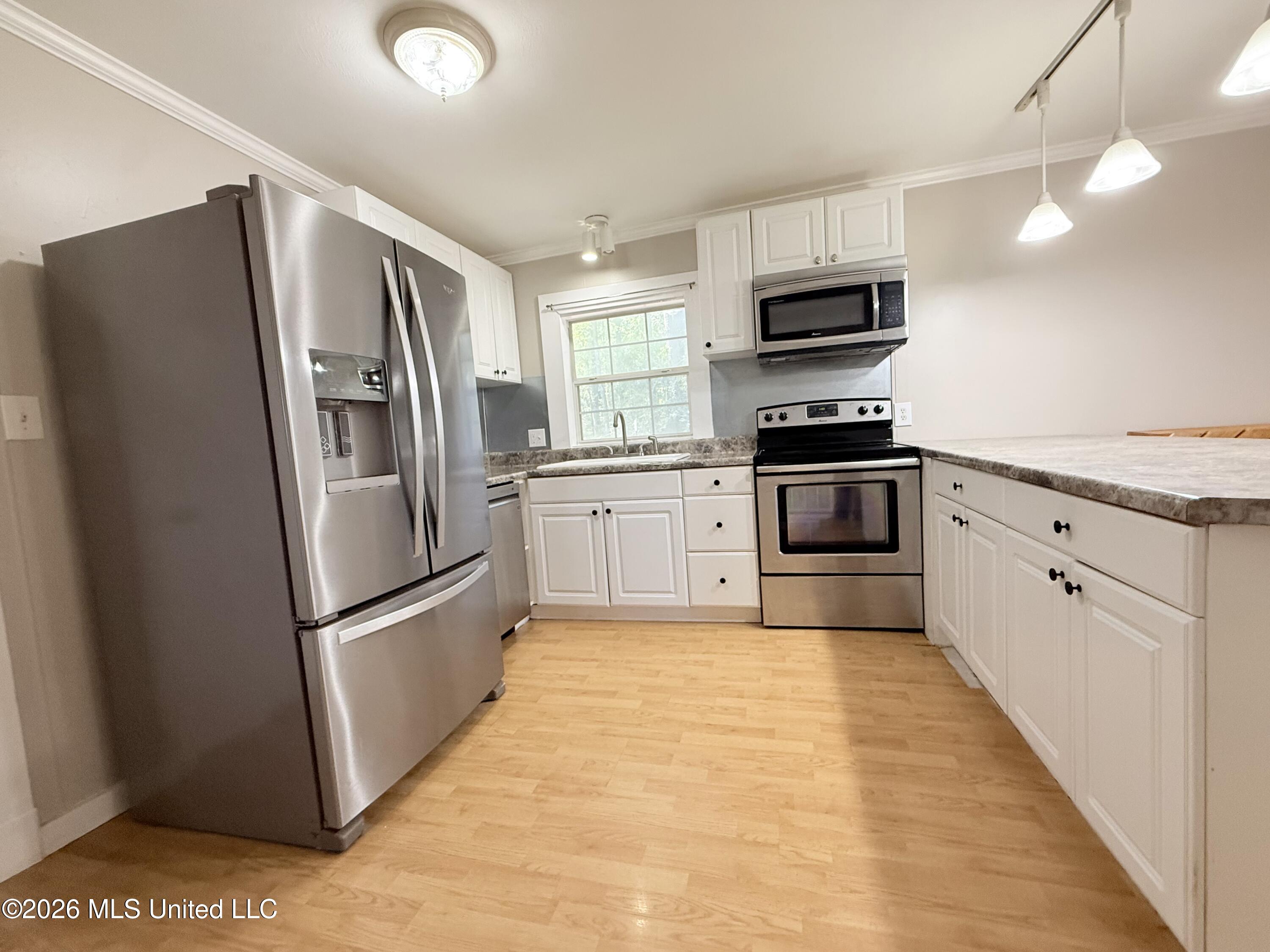 645 Zetus Road Property Photo 9