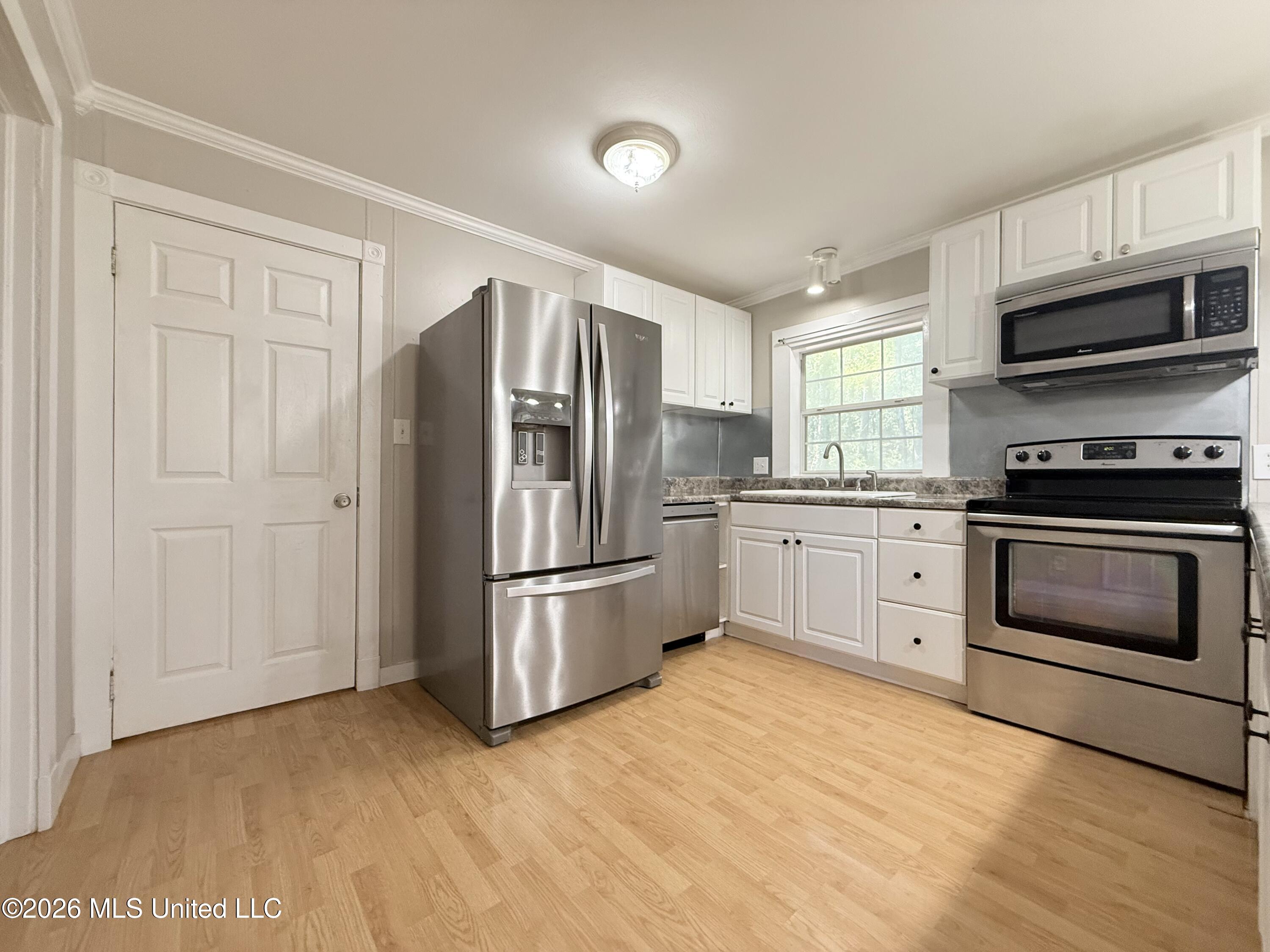 645 Zetus Road Property Photo 10