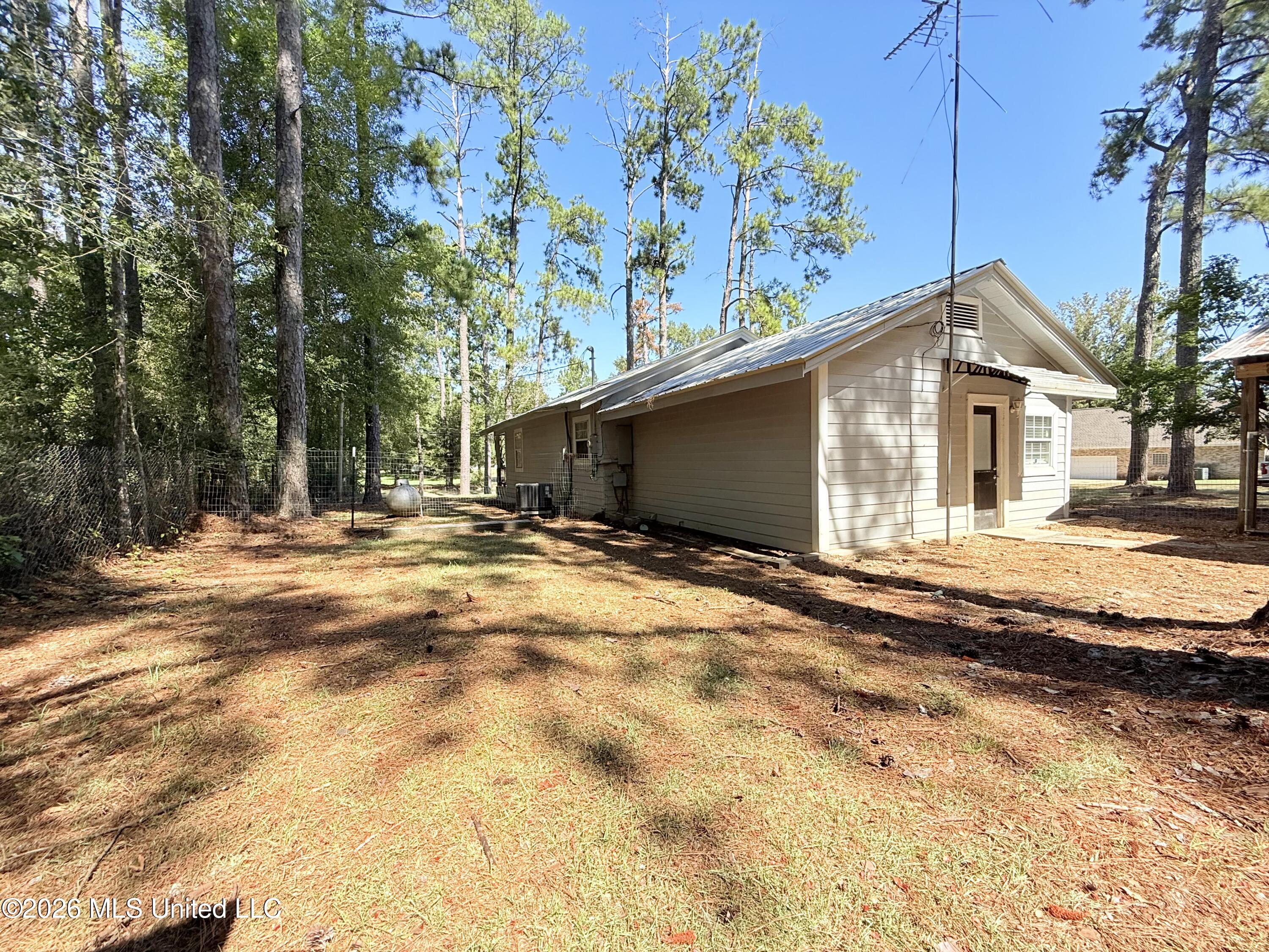 645 Zetus Road Property Photo 23