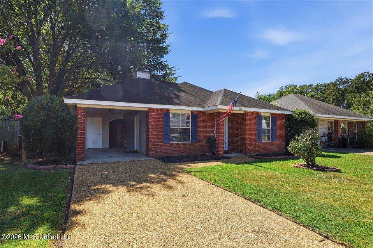 710 Heartwood Drive Property Photo 3