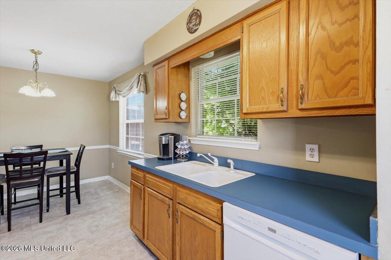 710 Heartwood Drive Property Photo 10