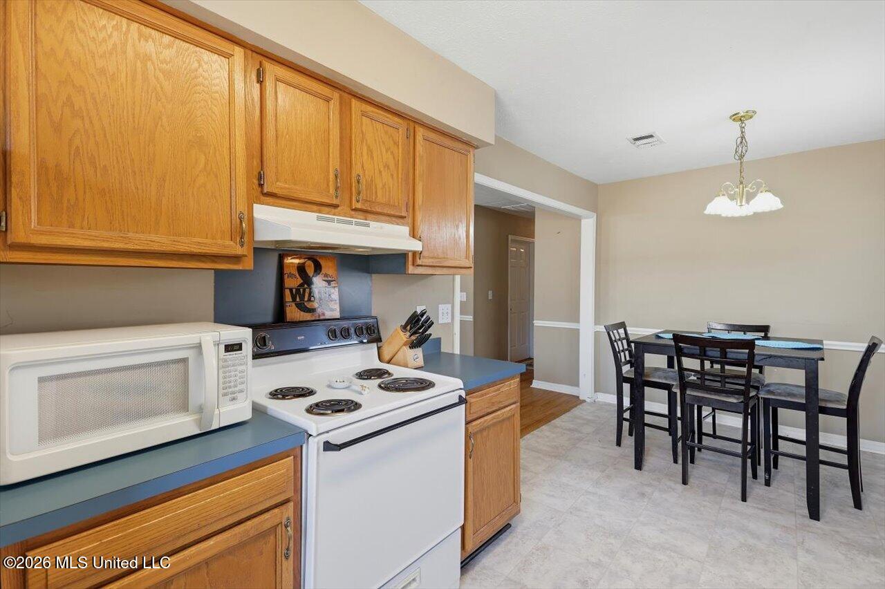 710 Heartwood Drive Property Photo 11