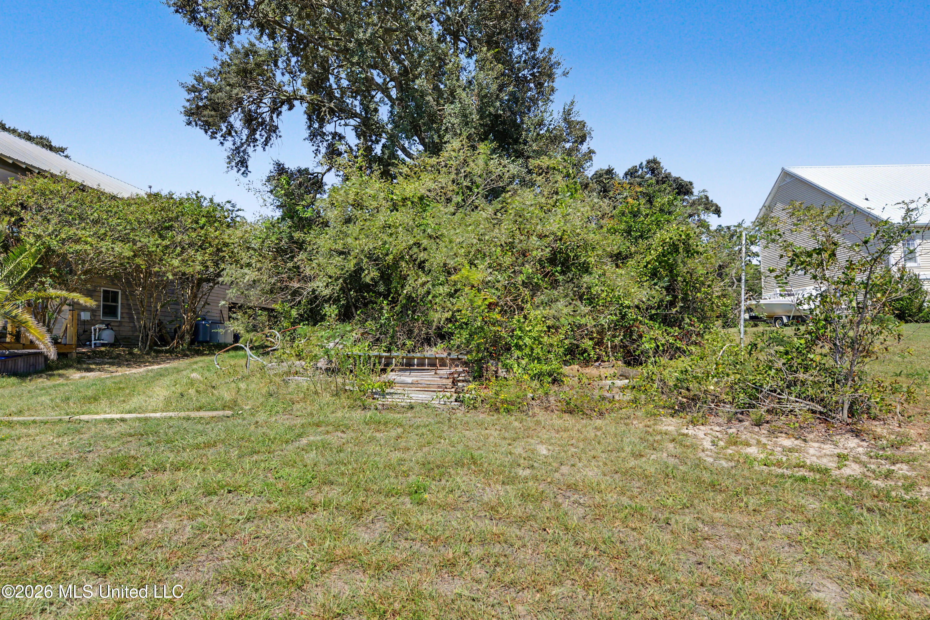5213 E Belle Fontaine Road Property Photo 4