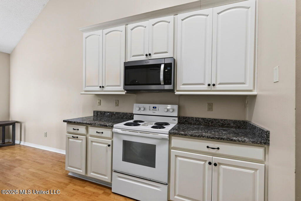 7917 Martin Bluff Road Property Photo 14