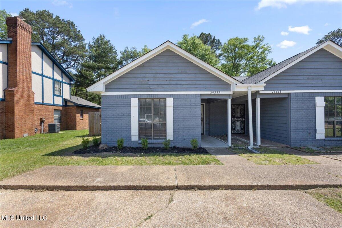 2455 River Oaks Boulevard Property Photo 1