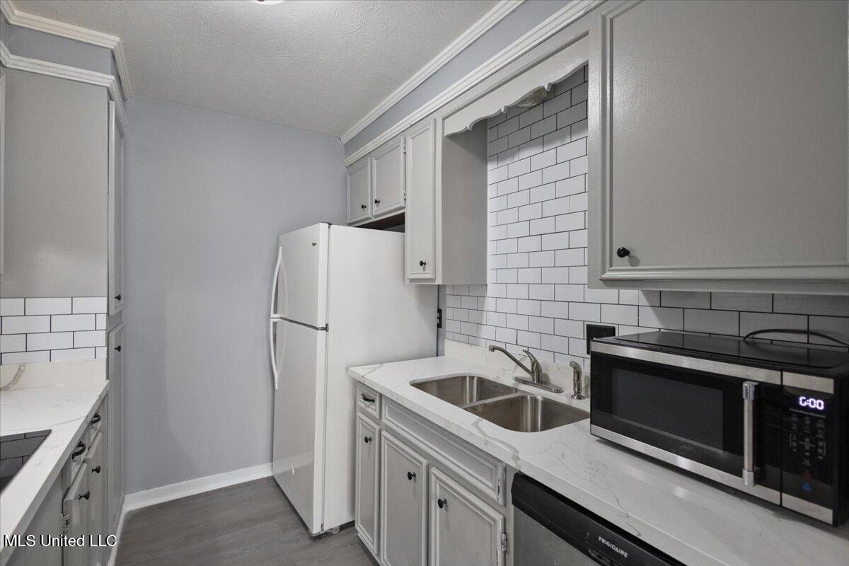 2455 River Oaks Boulevard Property Photo 12