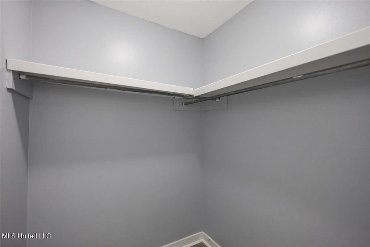 2455 River Oaks Boulevard Property Photo 18