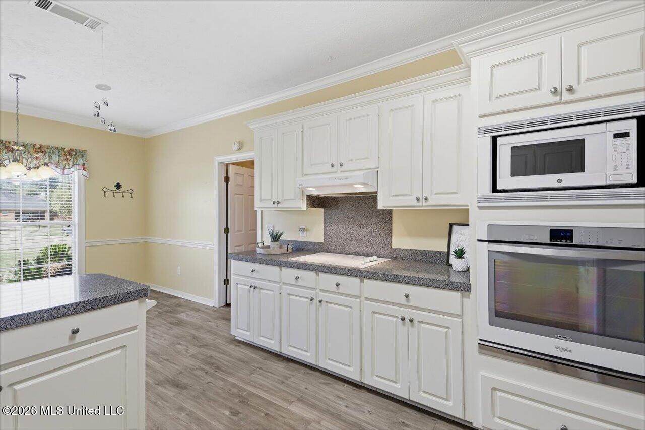 405 Ashford Place Property Photo 11