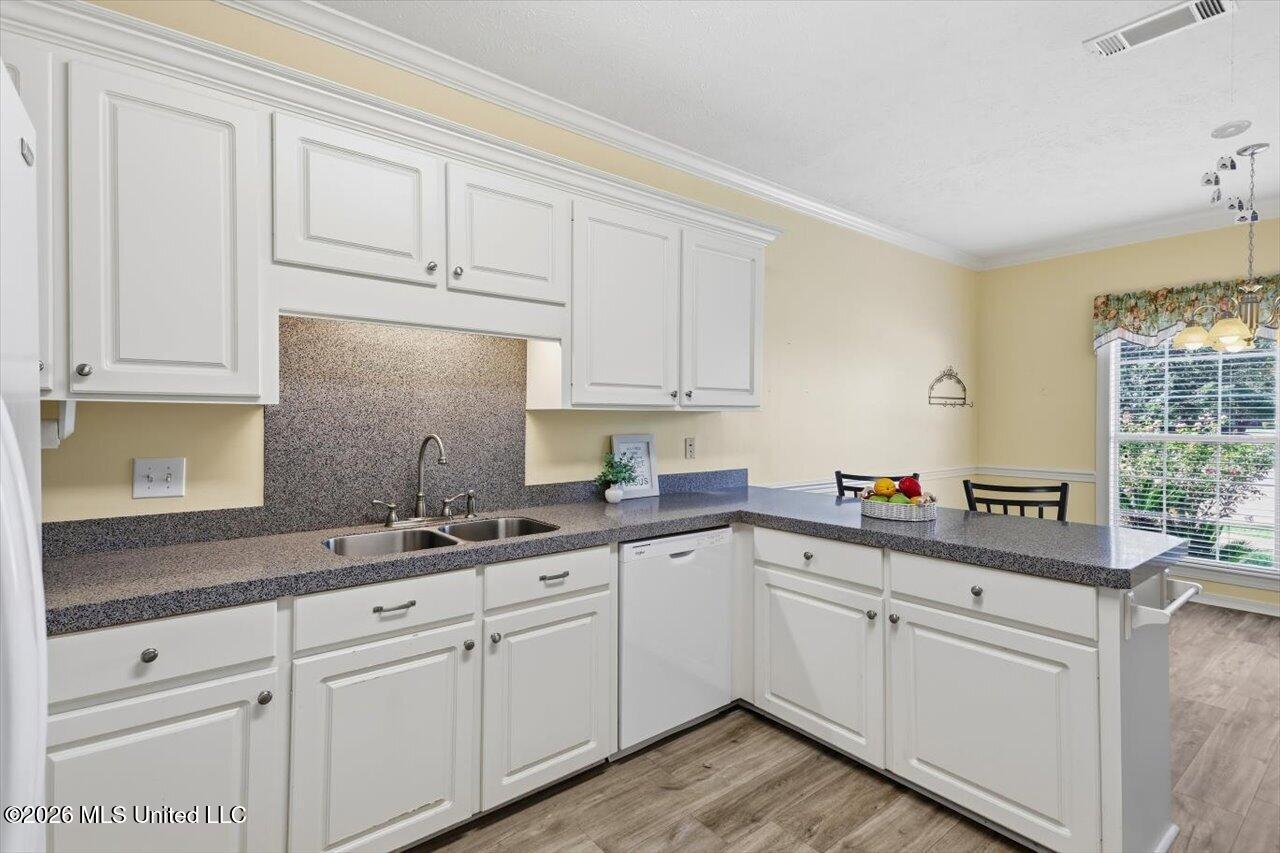 405 Ashford Place Property Photo 12