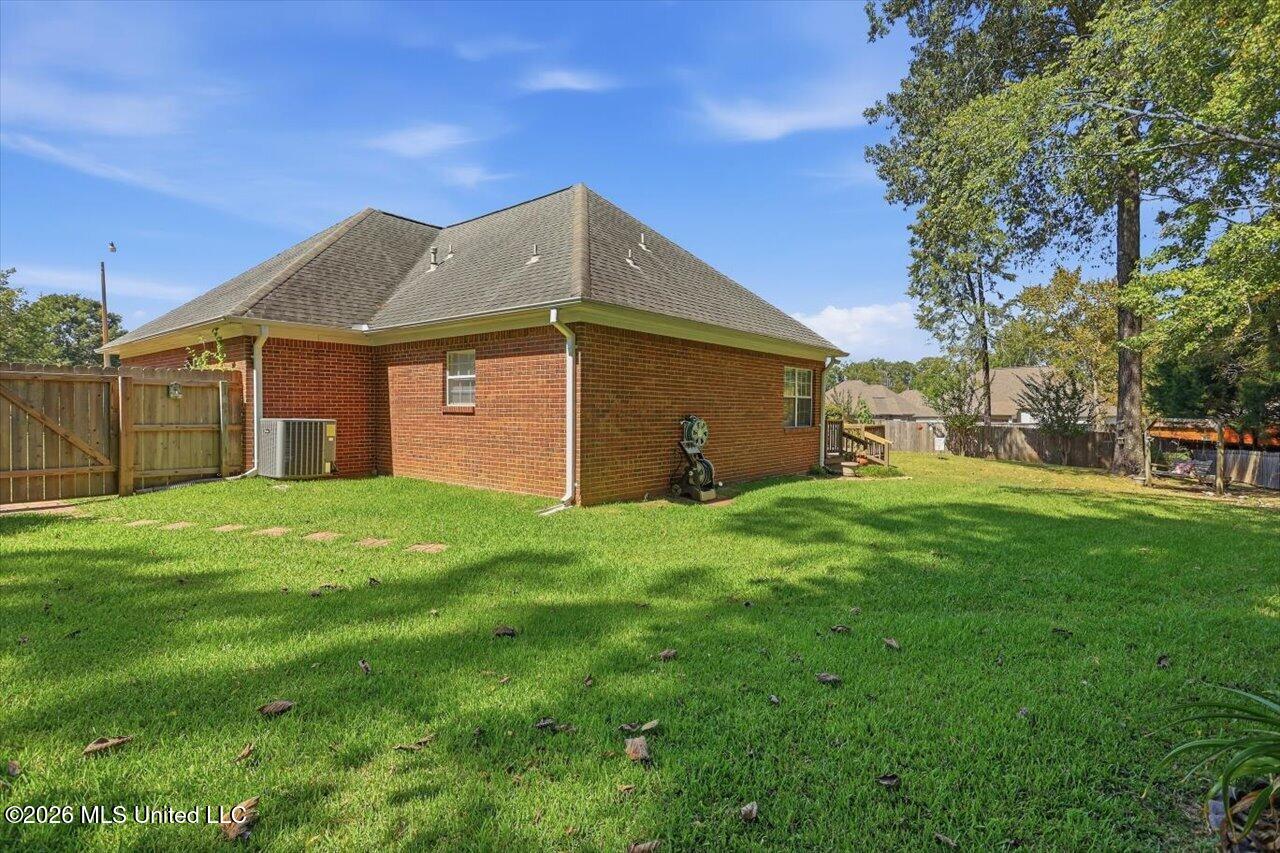 405 Ashford Place Property Photo 32