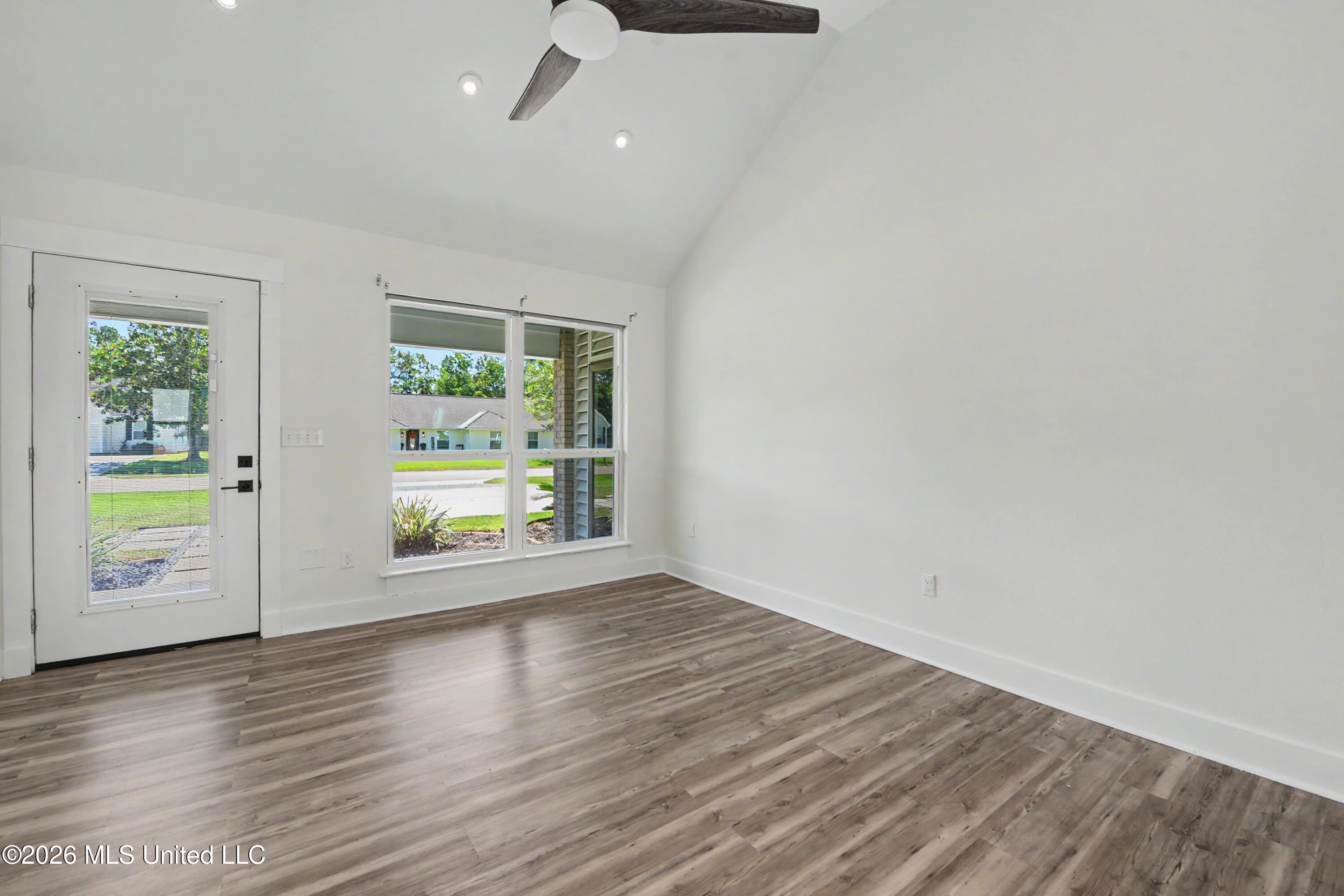 217 Henley Place Property Photo 6