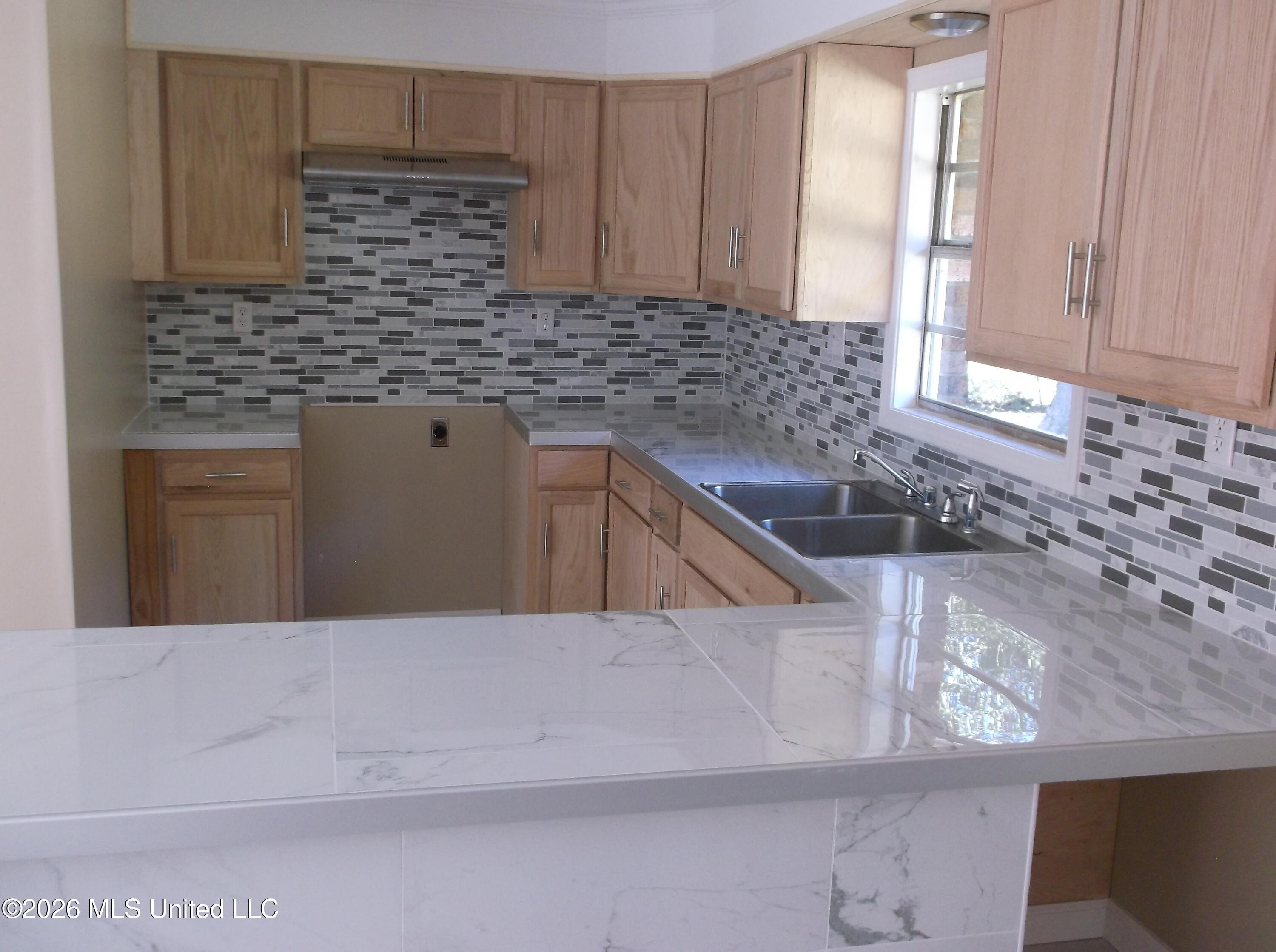 1005 Miller Lane Property Photo 5