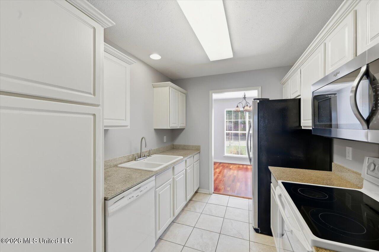 417 Woodlake Lane Property Photo 10