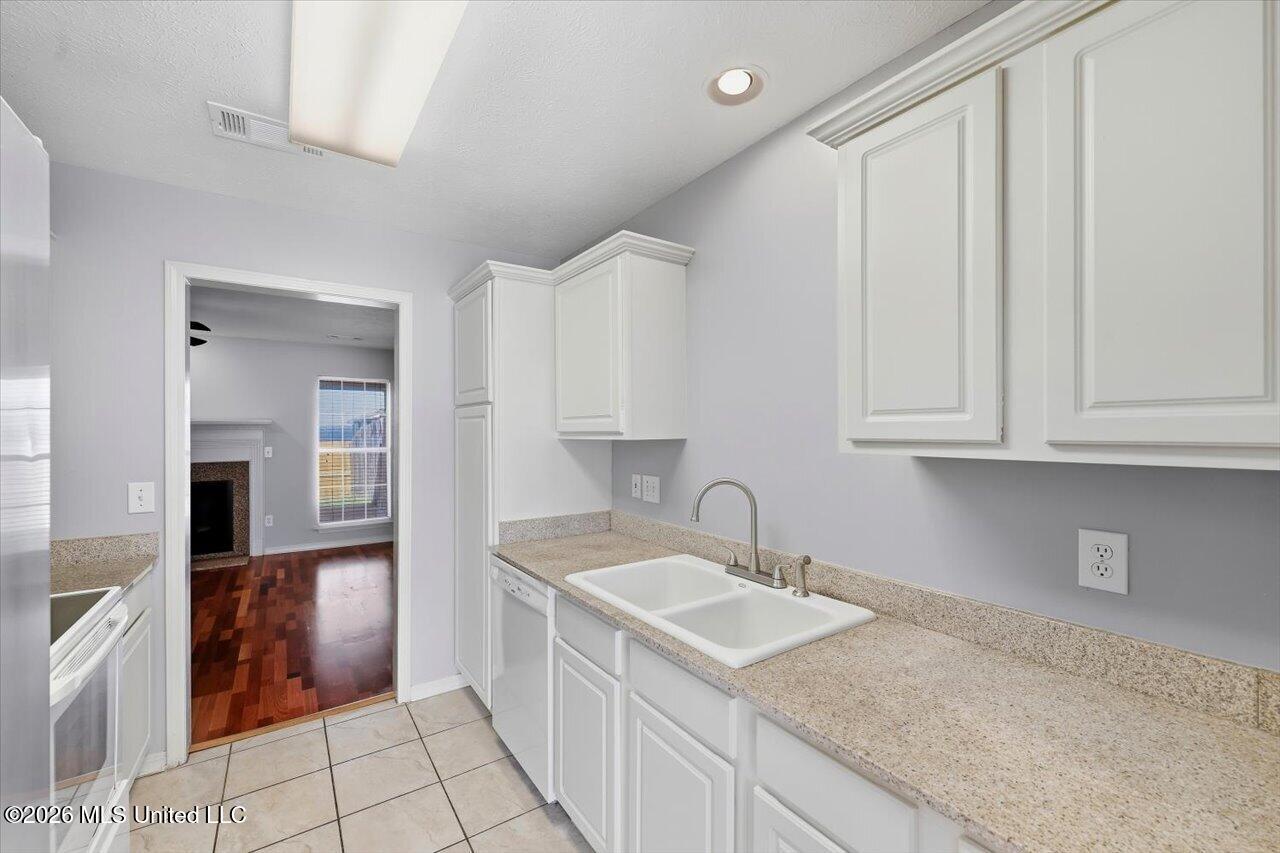 417 Woodlake Lane Property Photo 12