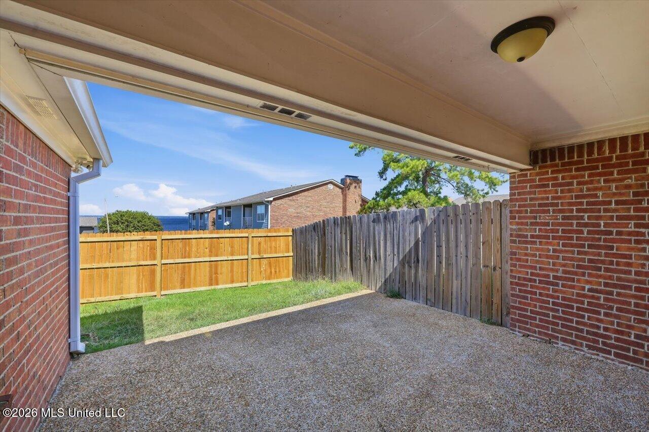 417 Woodlake Lane Property Photo 24