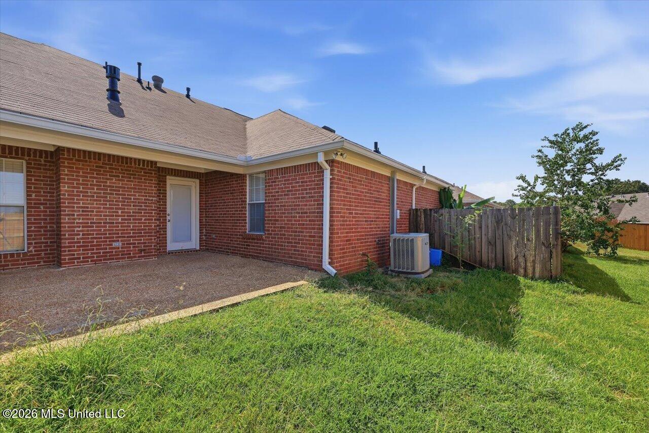 417 Woodlake Lane Property Photo 26