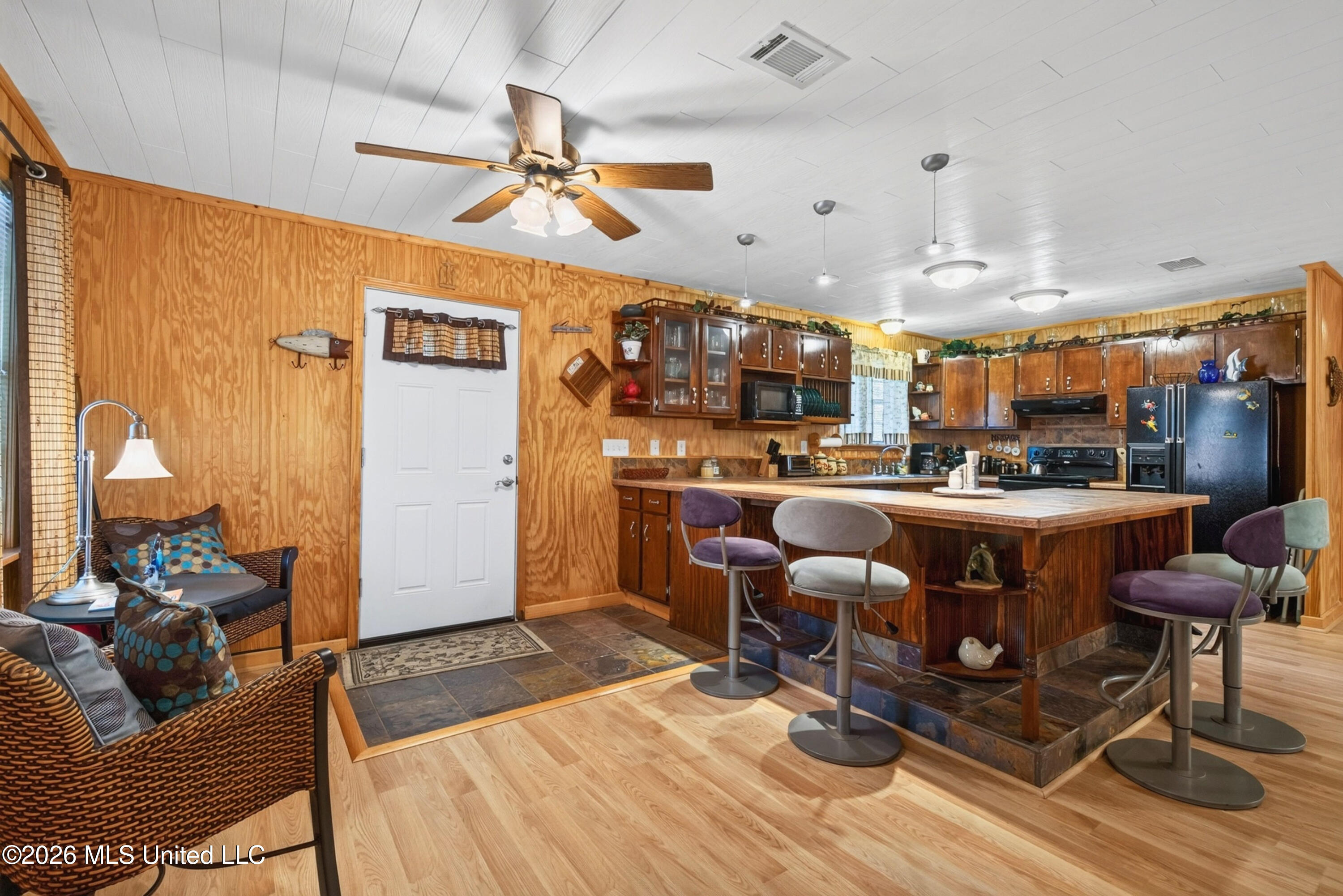 1713 Deer Lane Property Photo 3