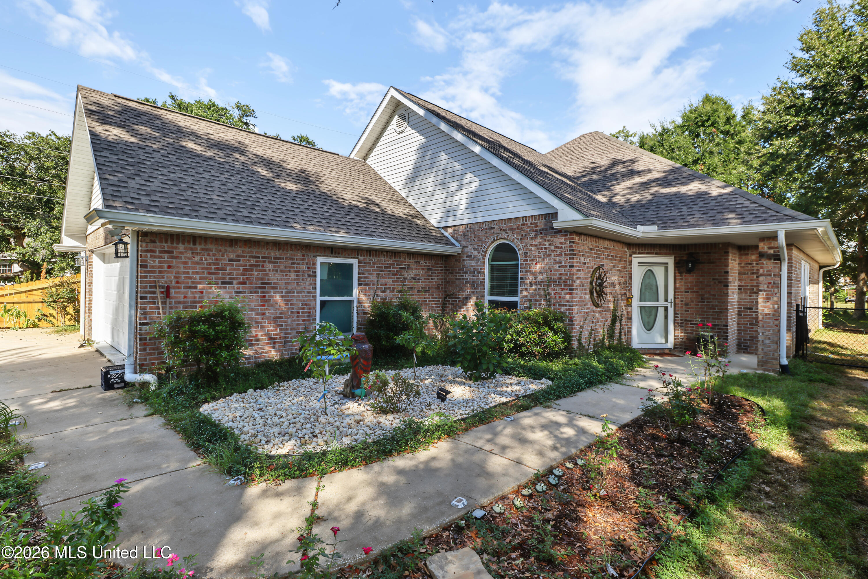 638 Oakleigh Avenue Property Photo 1