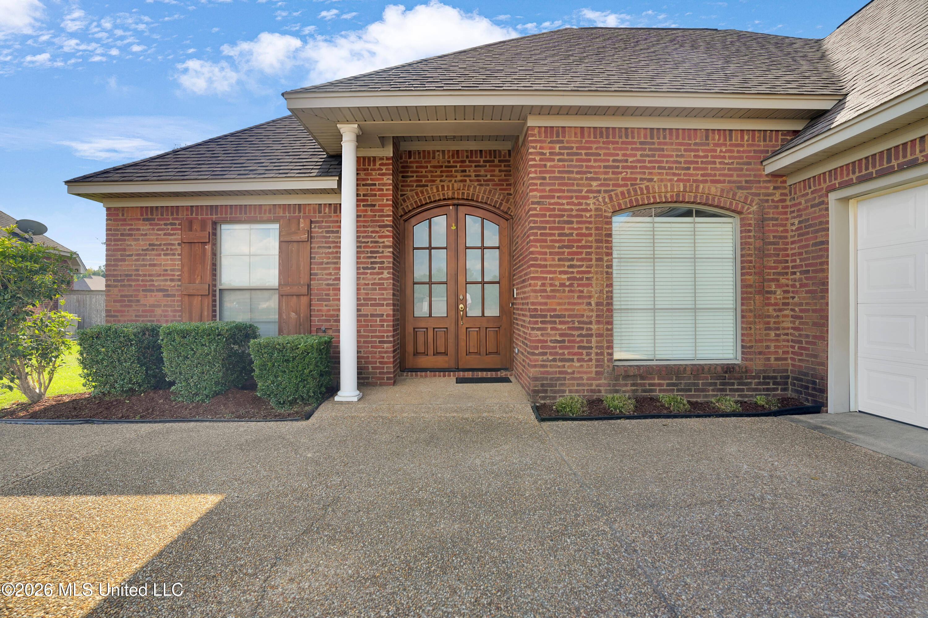 2159 Crossbridge Boulevard Property Photo 3