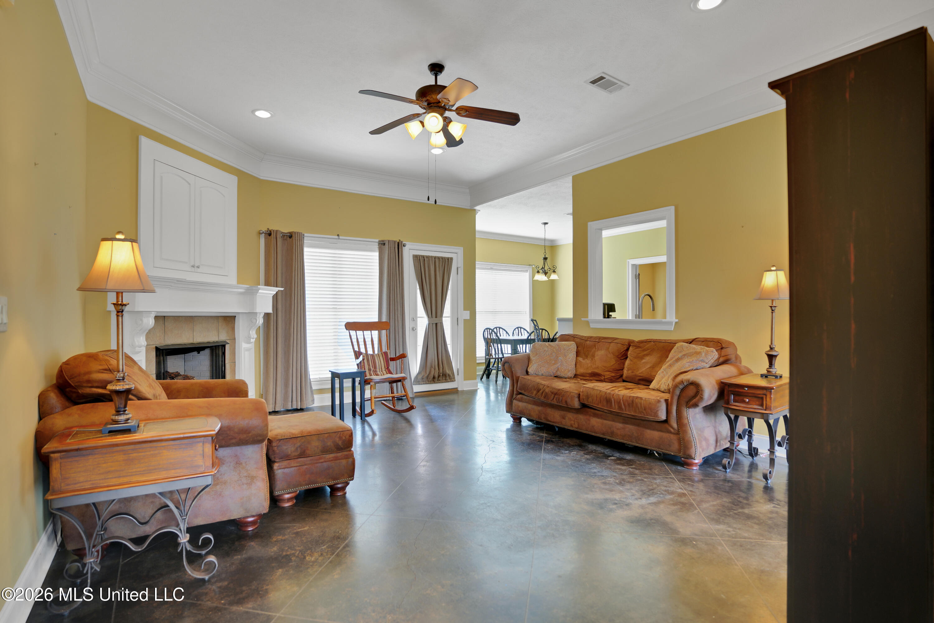 2159 Crossbridge Boulevard Property Photo 5
