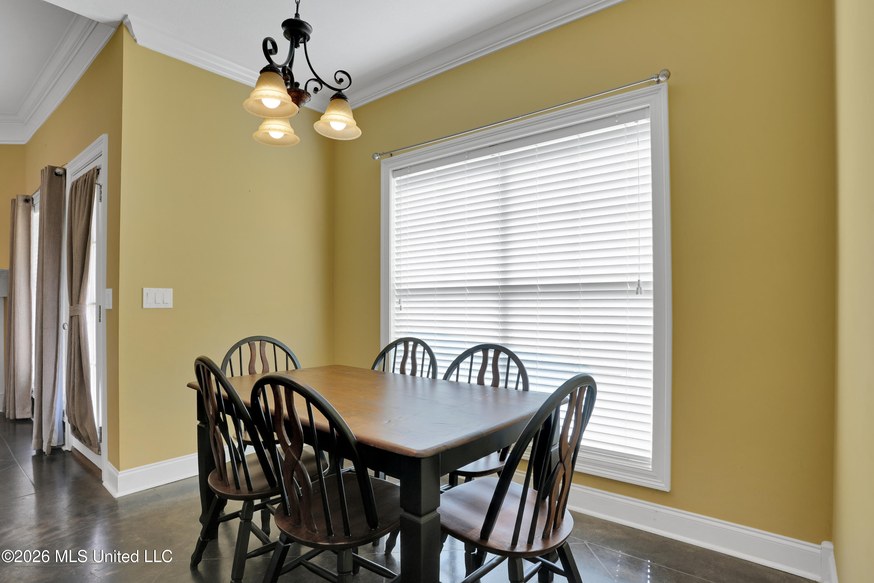 2159 Crossbridge Boulevard Property Photo 9