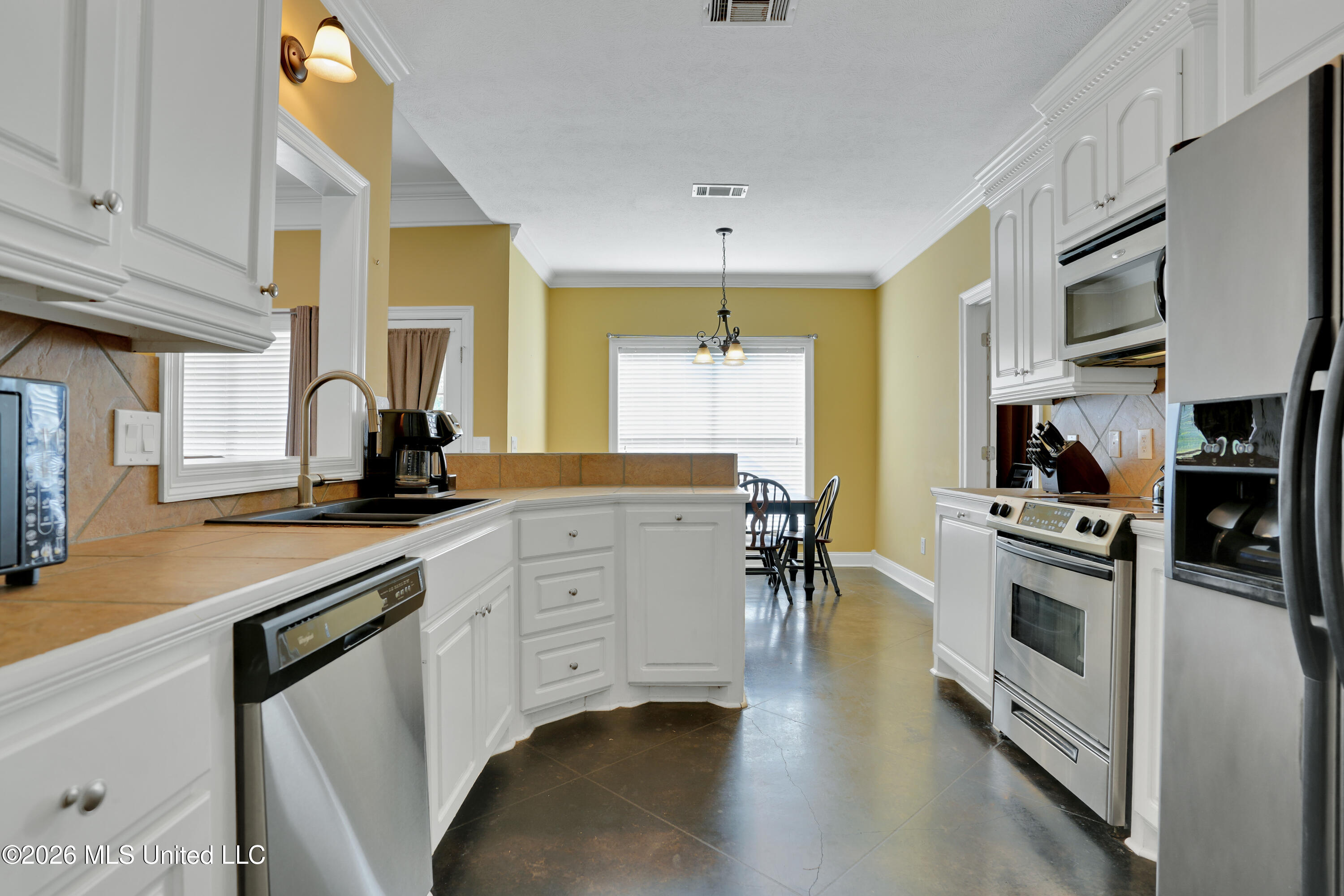 2159 Crossbridge Boulevard Property Photo 11