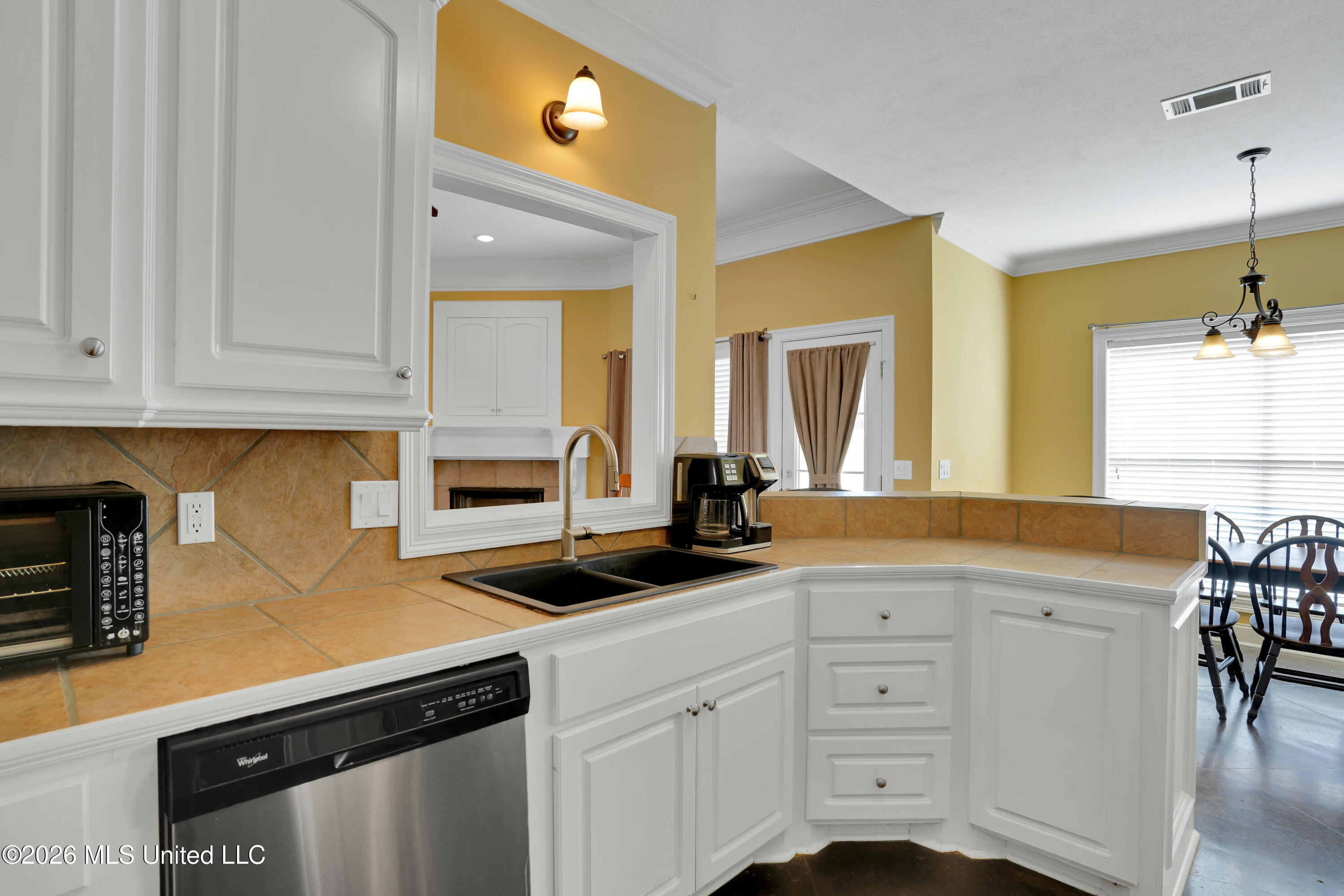 2159 Crossbridge Boulevard Property Photo 12