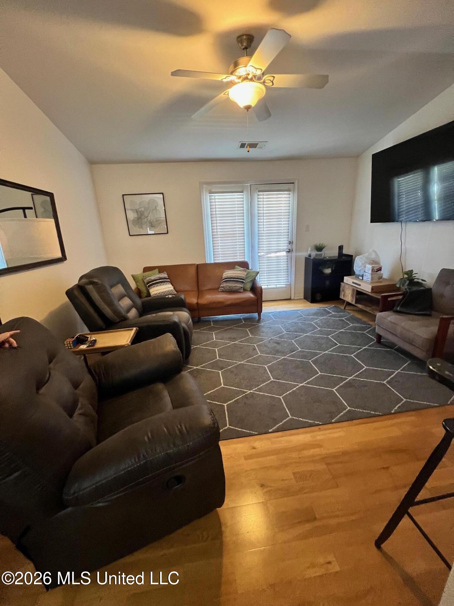 2421 Beachview Drive Property Photo 5