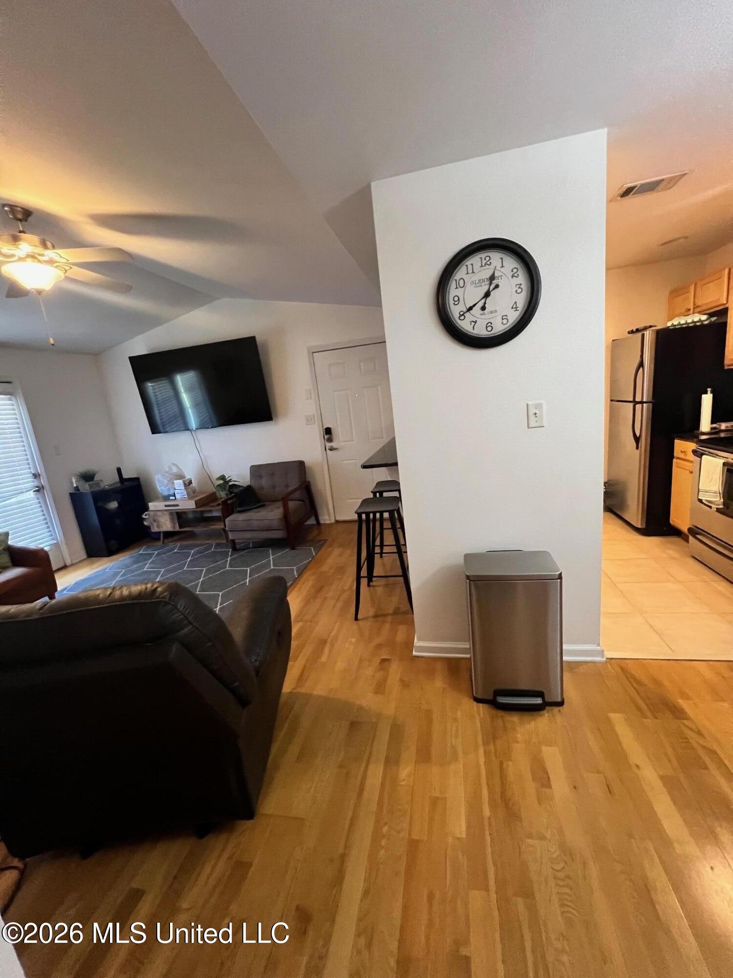 2421 Beachview Drive Property Photo 6