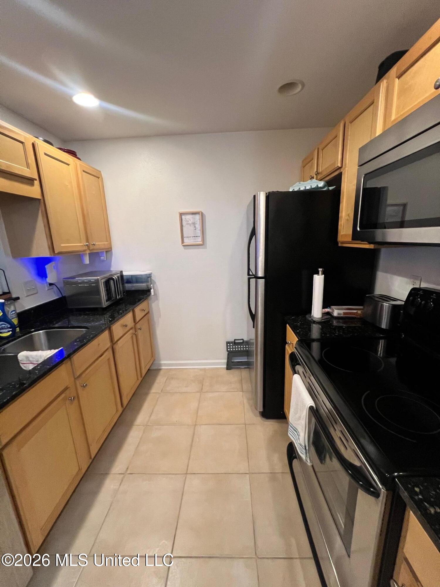 2421 Beachview Drive Property Photo 7