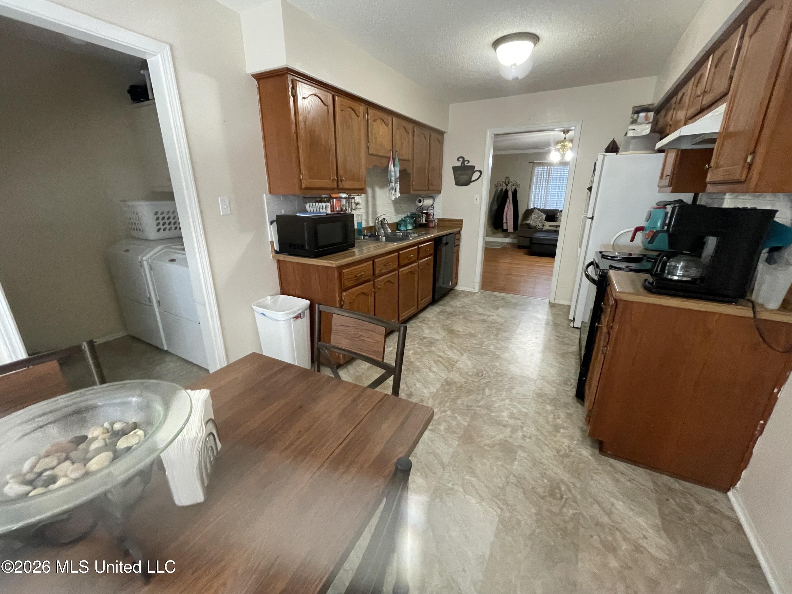 110 Country Meadows Drive Property Photo 7