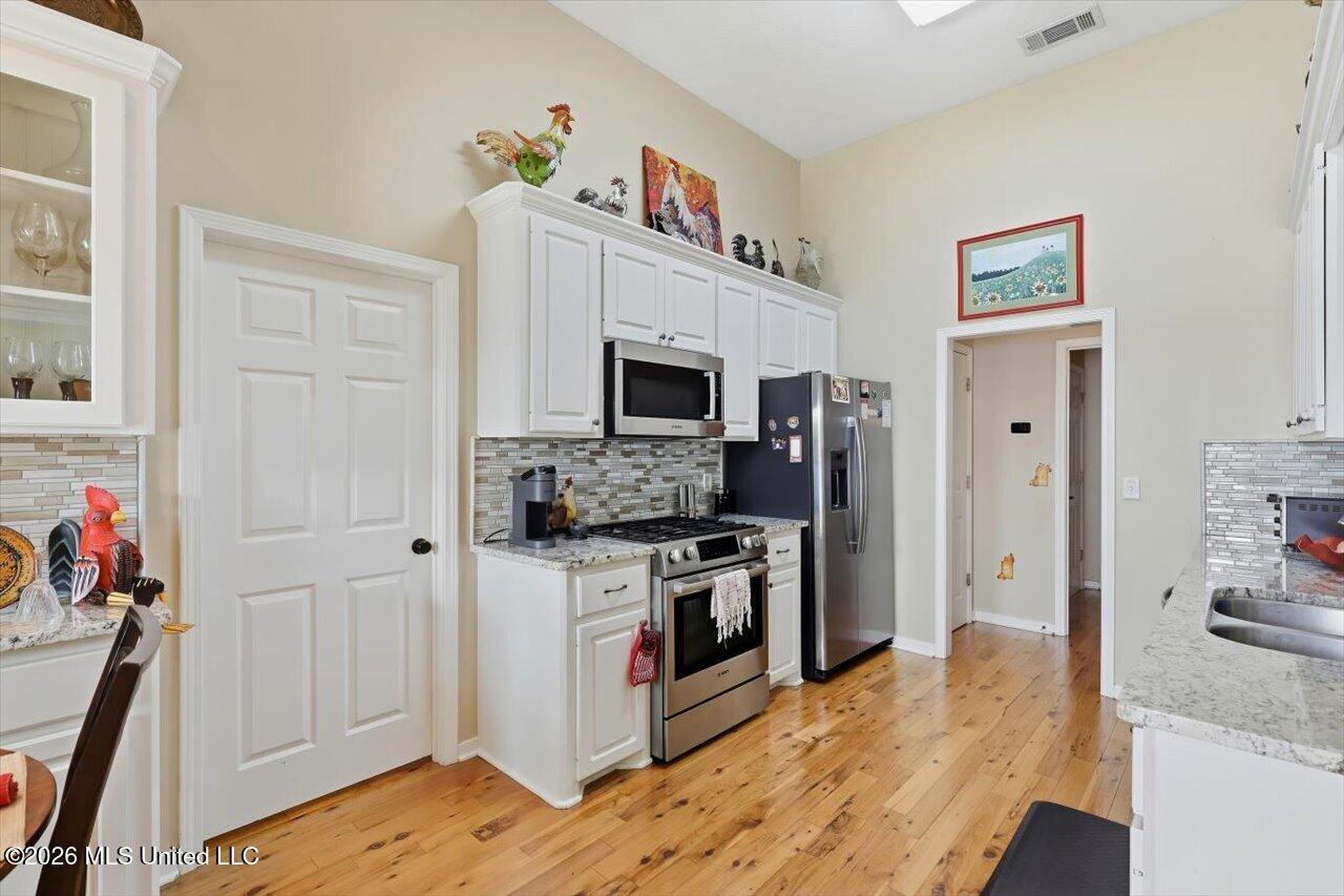 433 Westport Way Property Photo 13