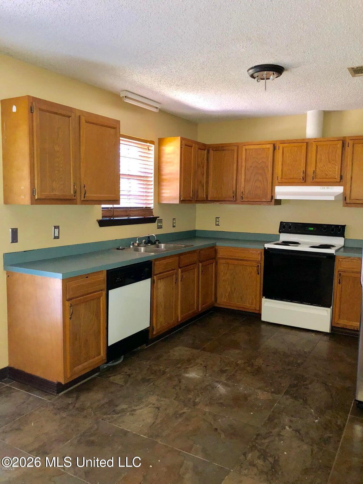 10696 Plummer Circle Property Photo 2