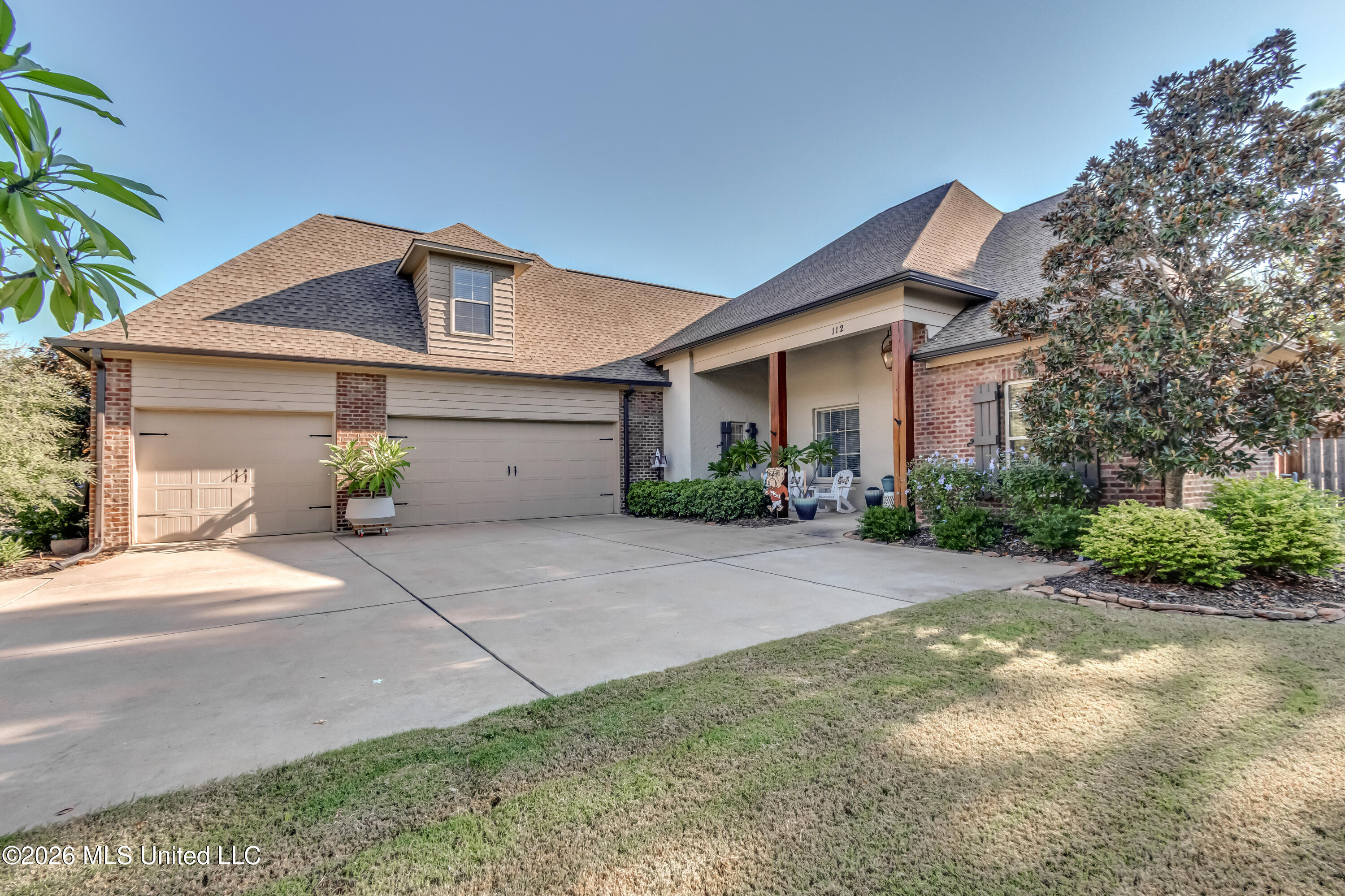 112 Tailfeather Drive Property Photo 1